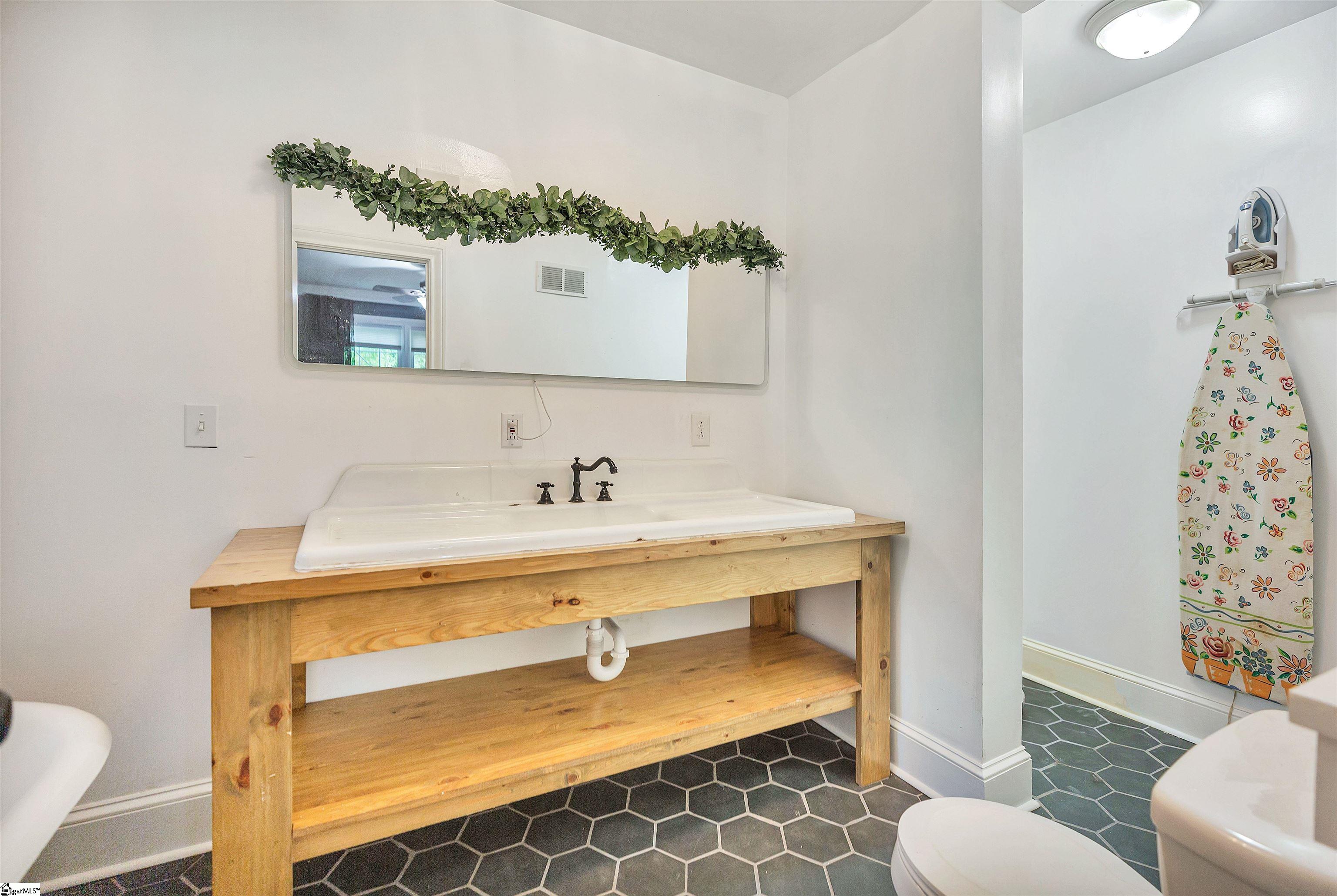 25 Central Avenue Honea Path, SC 29654