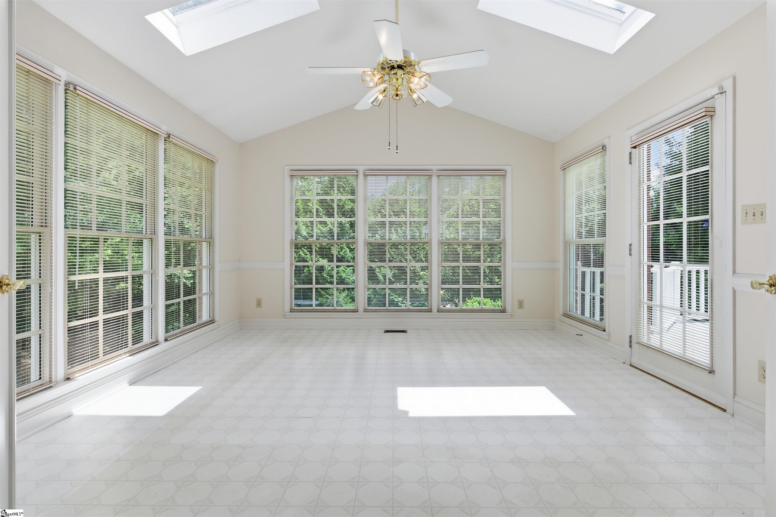 110 W Killarney Lake Moore, SC 29369