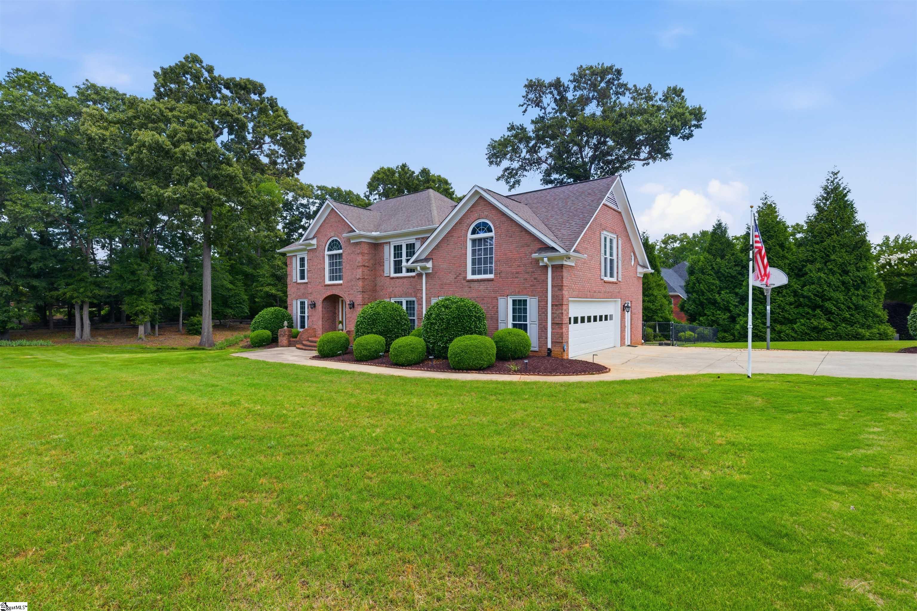 110 W Killarney Lake Moore, SC 29369