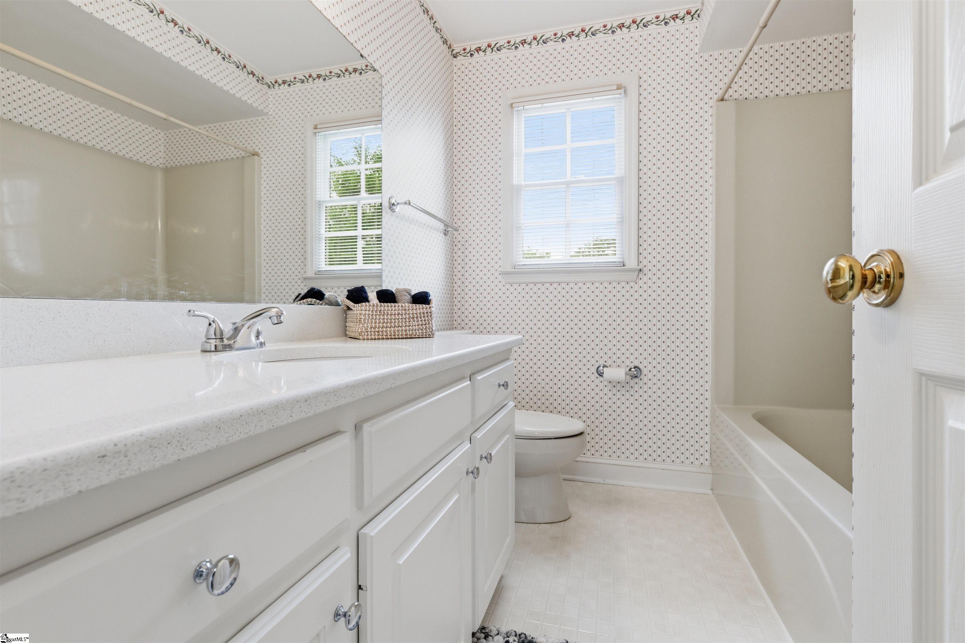 110 W Killarney Lake Moore, SC 29369