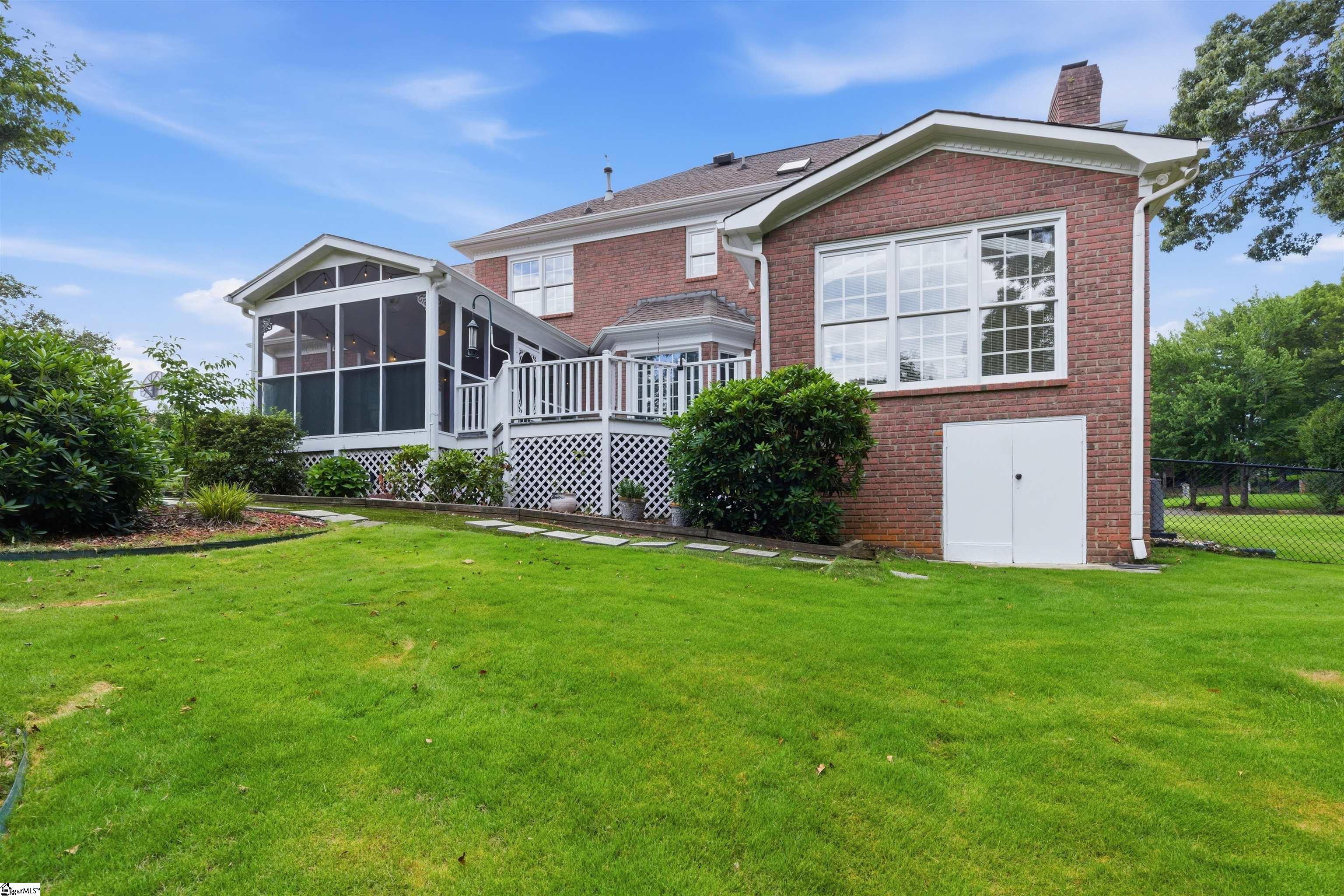 110 W Killarney Lake Moore, SC 29369