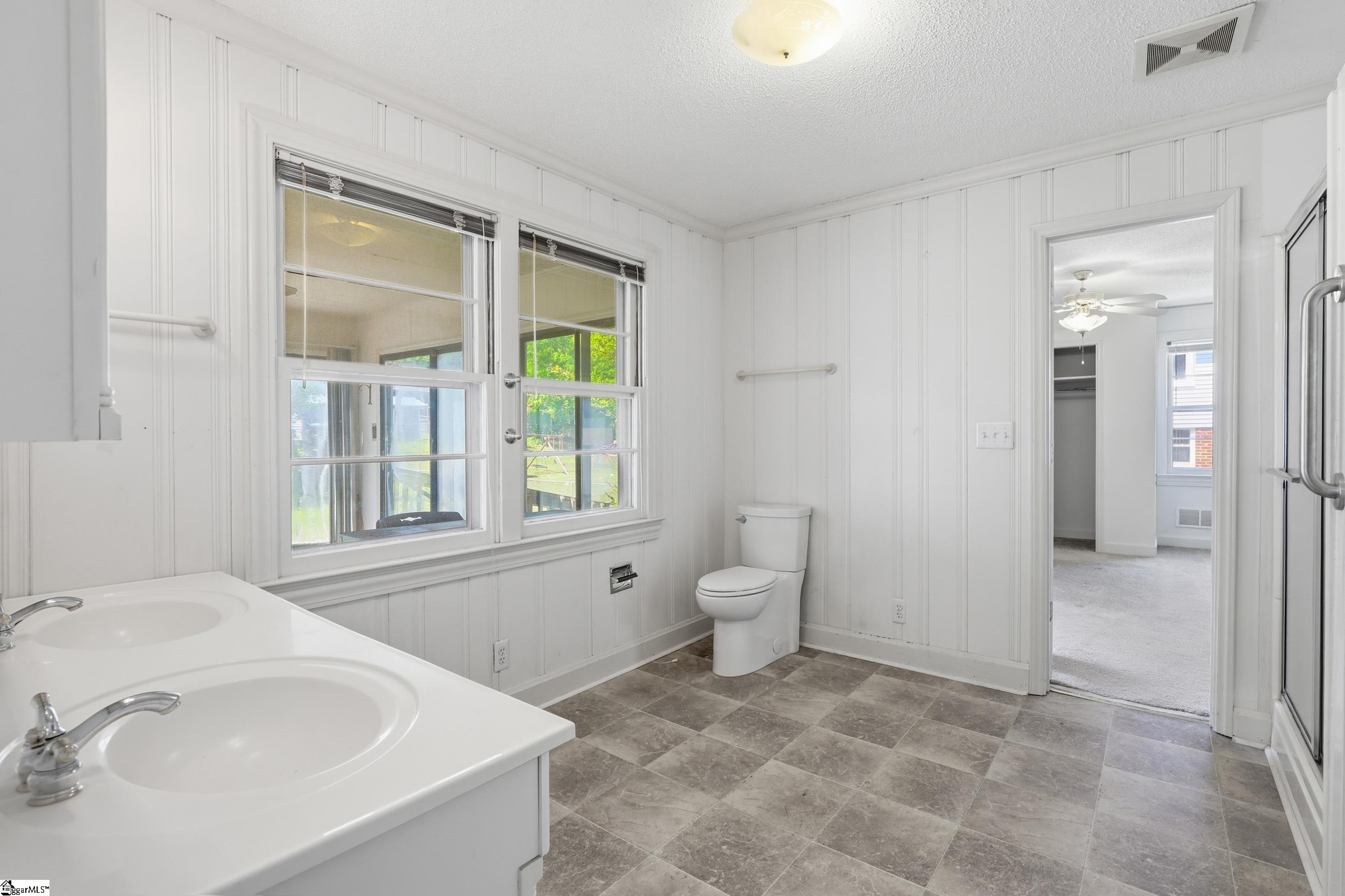 126 W Circle Avenue Greenville, SC 29607-1517