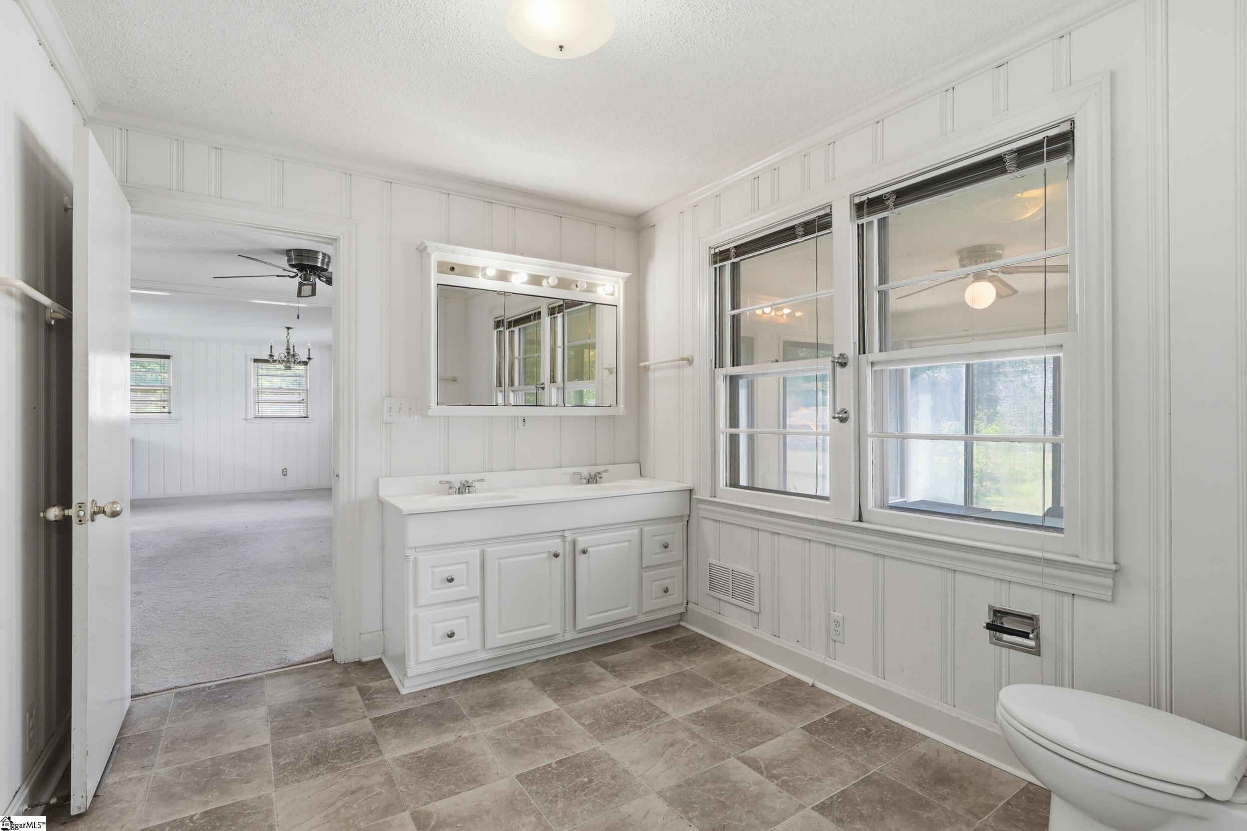 126 W Circle Avenue Greenville, SC 29607-1517