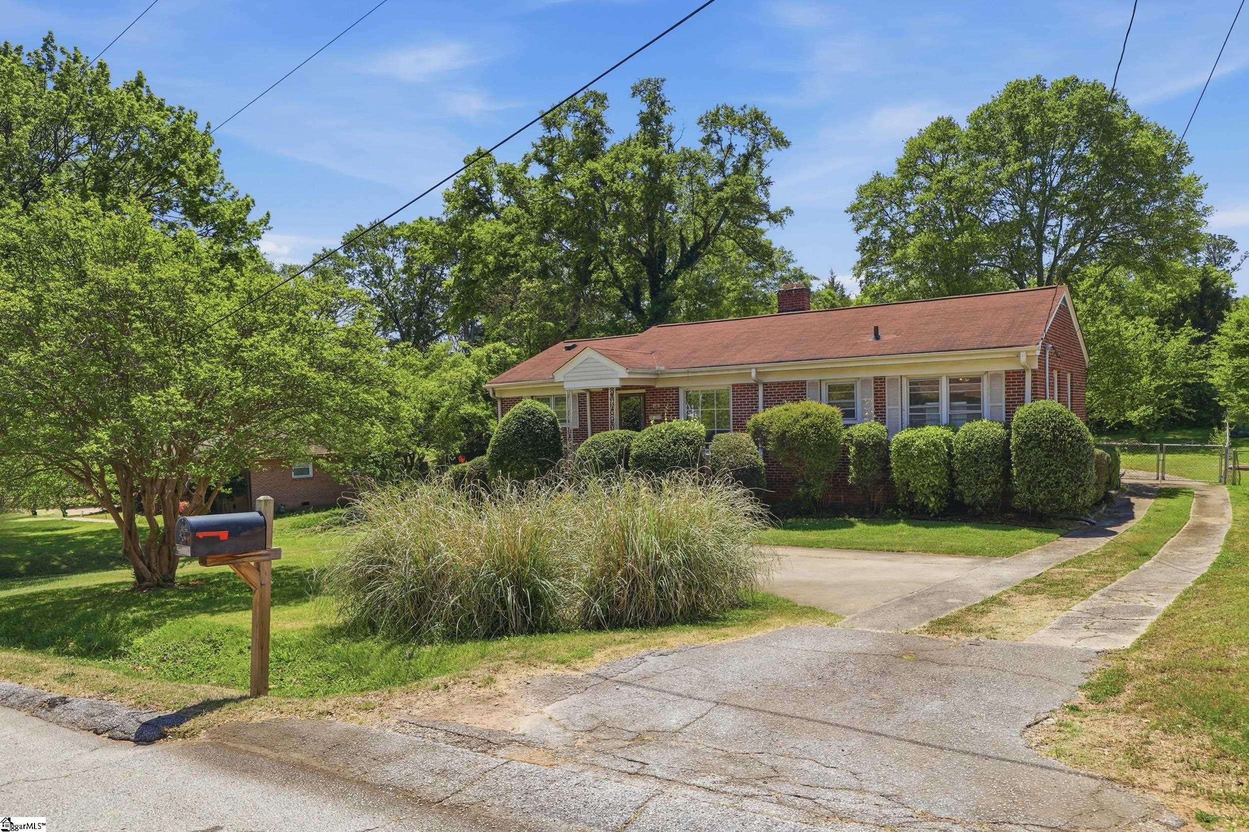 126 W Circle Avenue Greenville, SC 29607-1517