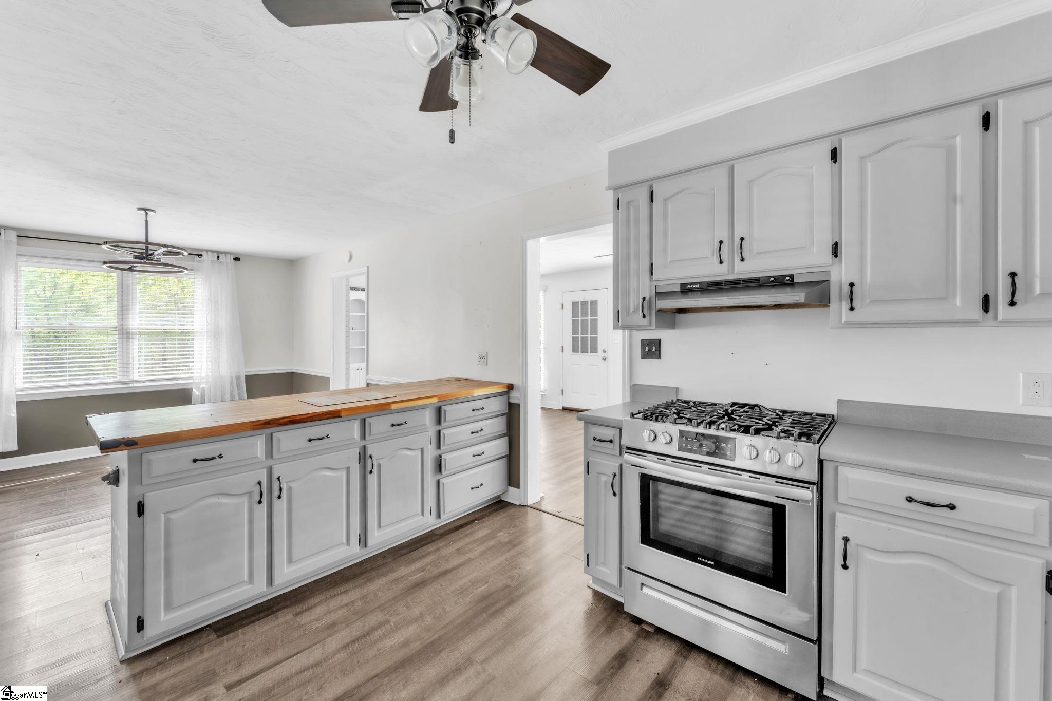 4921 S Pine Street Spartanburg, SC 29302