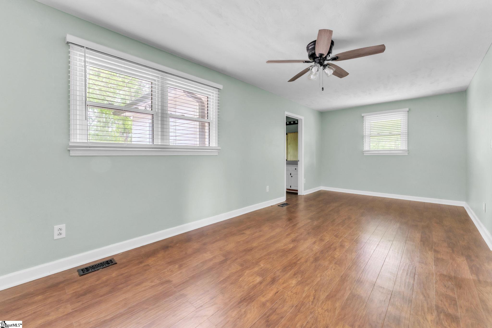 4921 S Pine Street Spartanburg, SC 29302