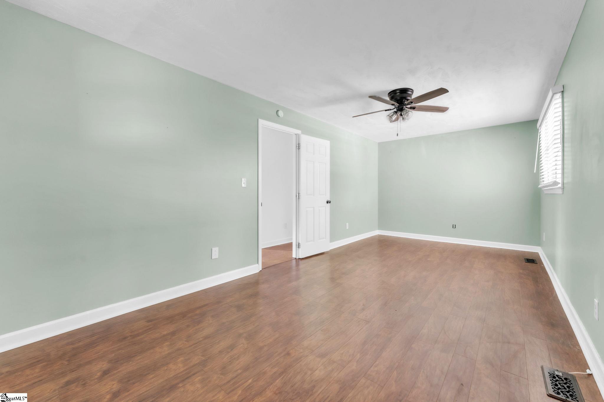 4921 S Pine Street Spartanburg, SC 29302