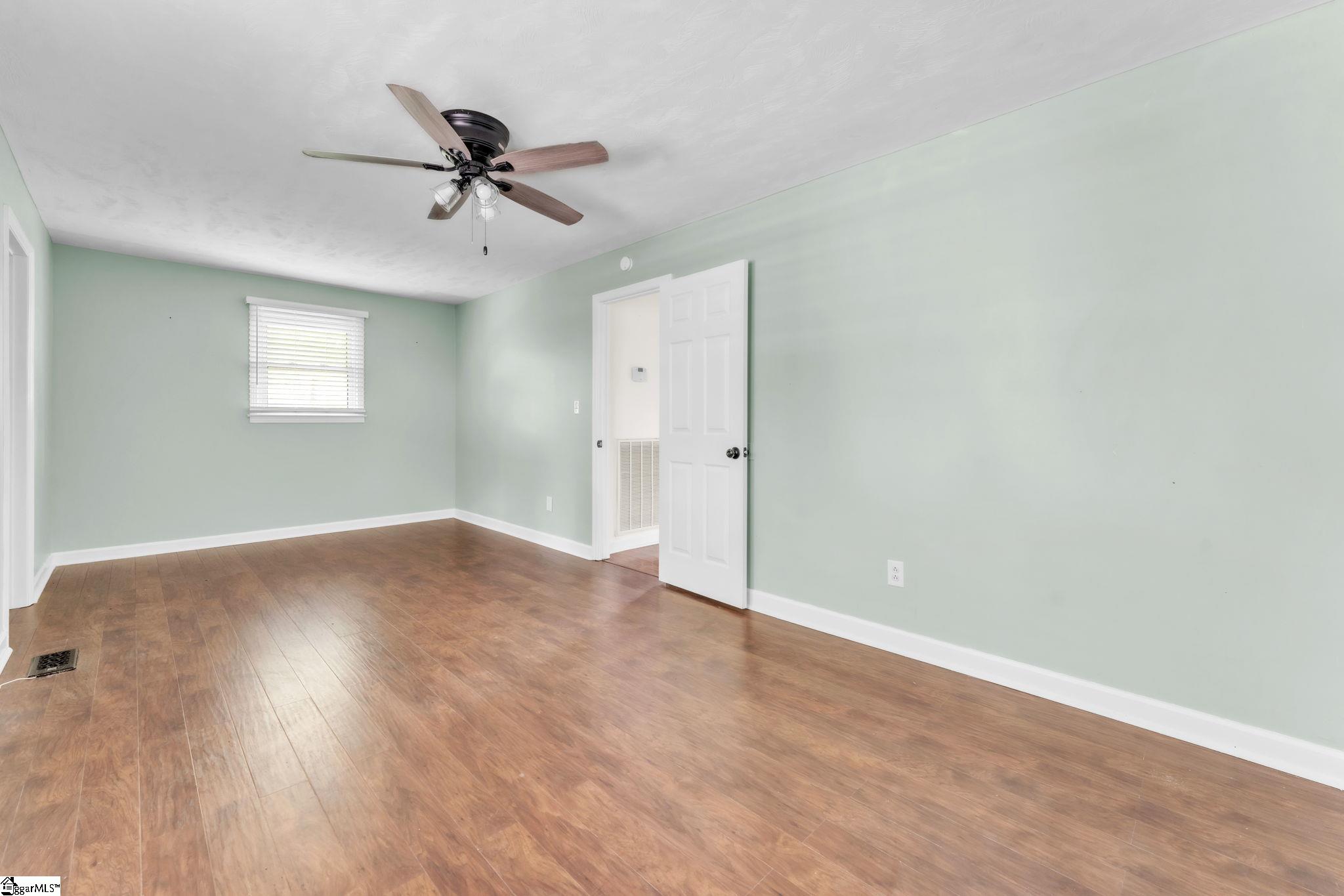 4921 S Pine Street Spartanburg, SC 29302
