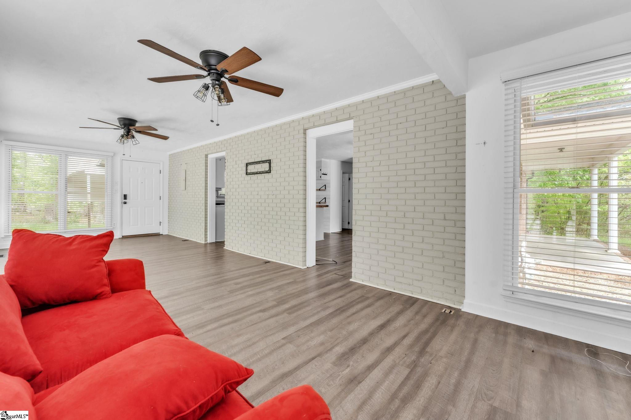 4921 S Pine Street Spartanburg, SC 29302
