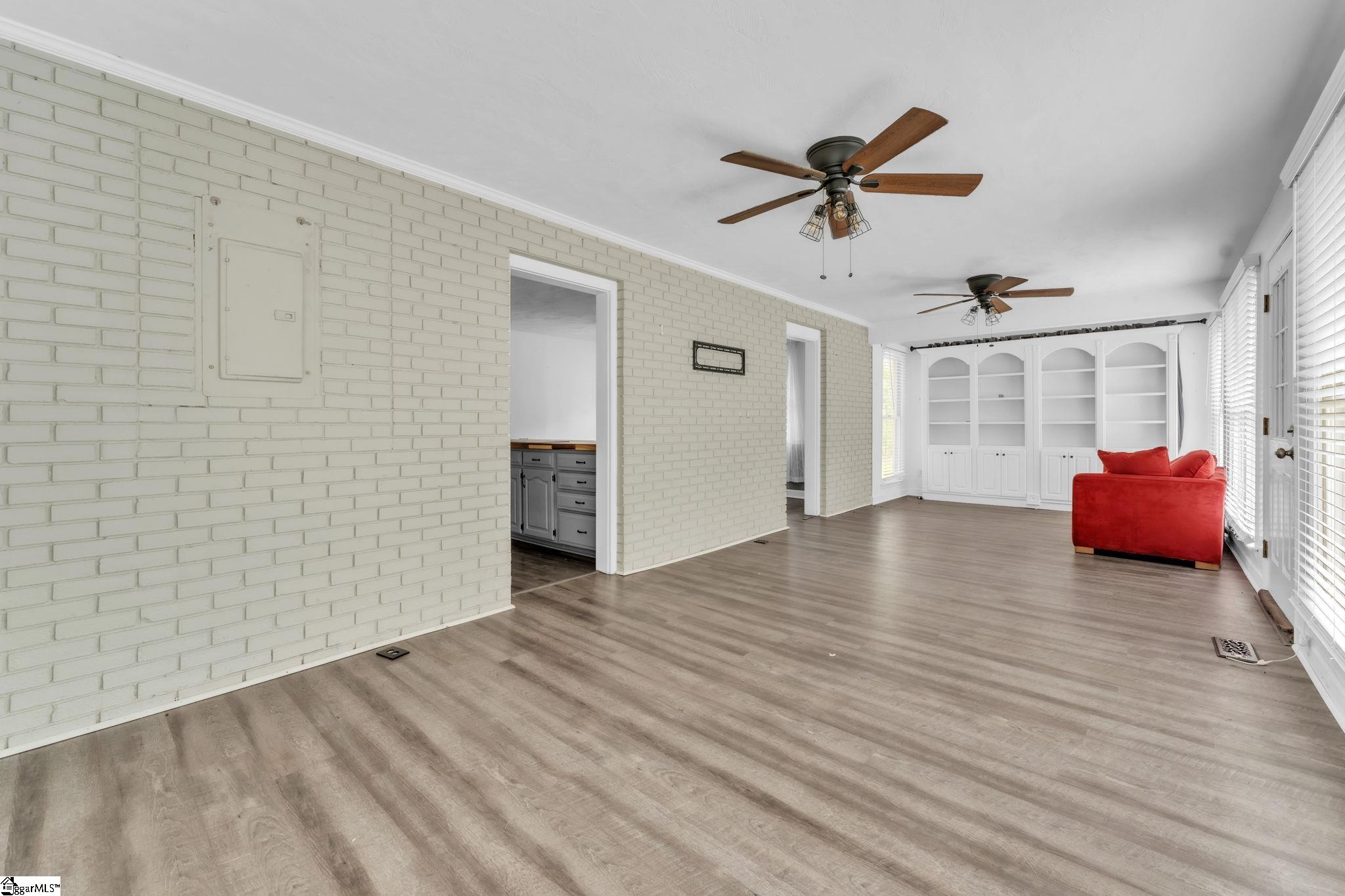 4921 S Pine Street Spartanburg, SC 29302