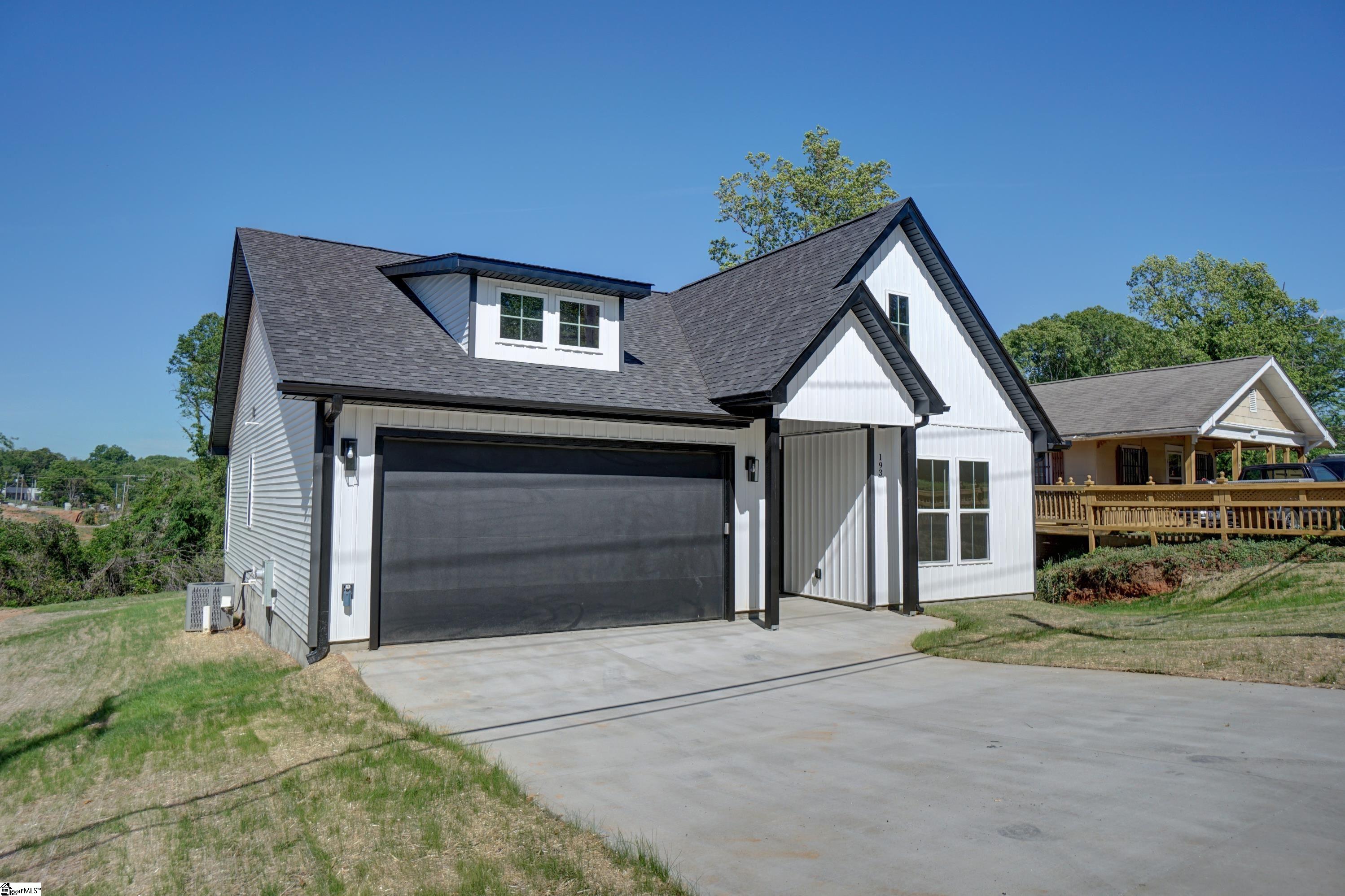 193 W Wood Street Spartanburg, SC 29303