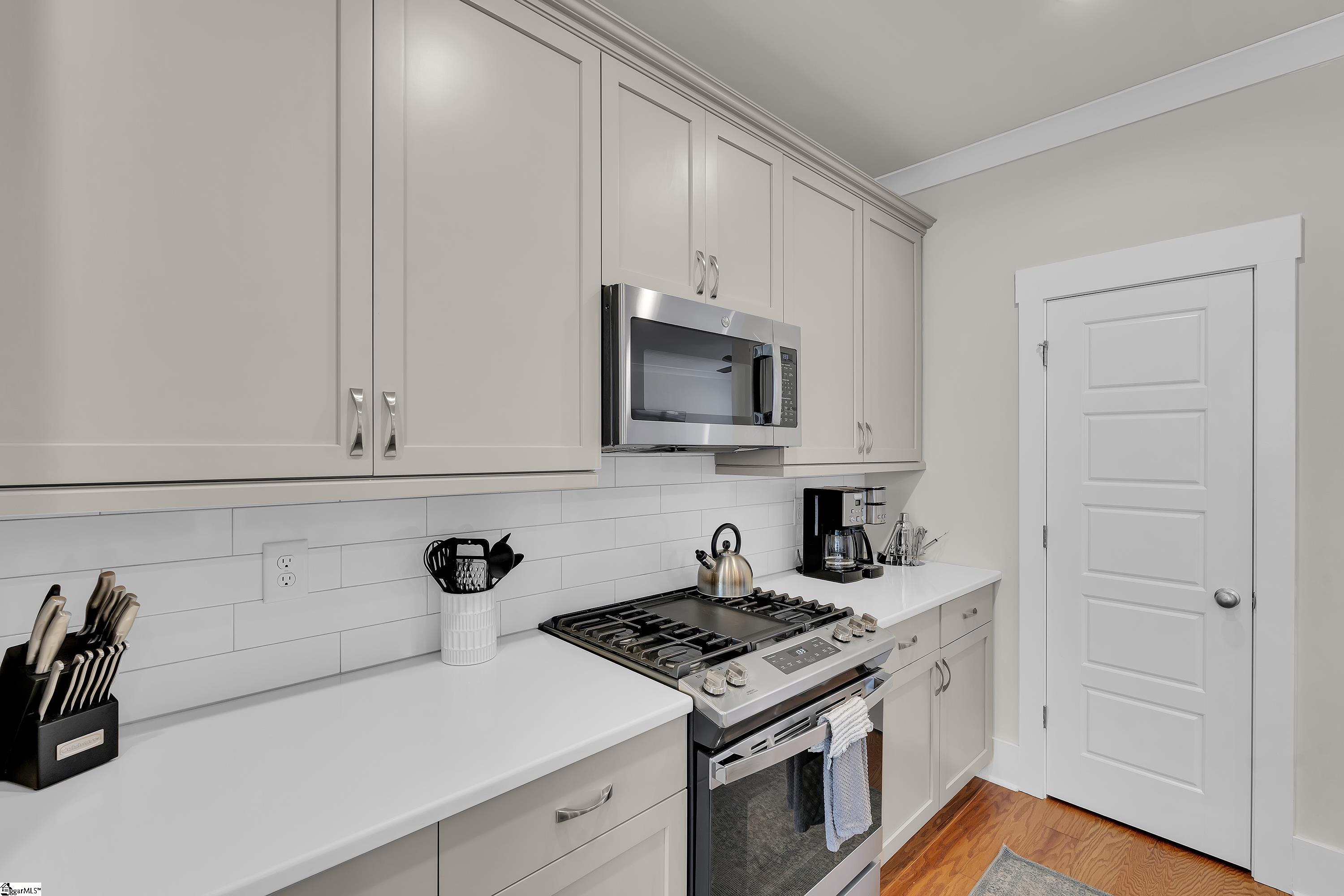11 Keat Avenue Greenville, SC 29601