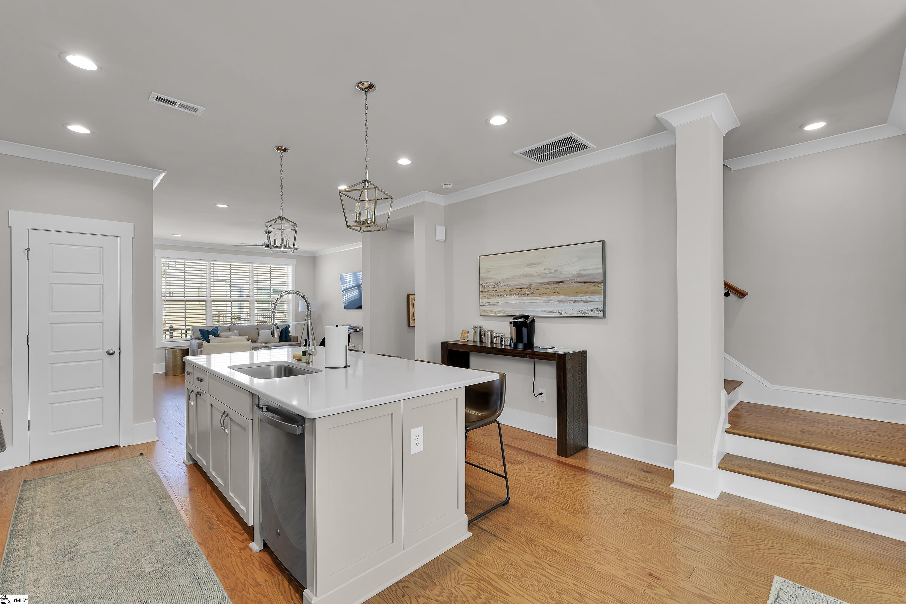 11 Keat Avenue Greenville, SC 29601