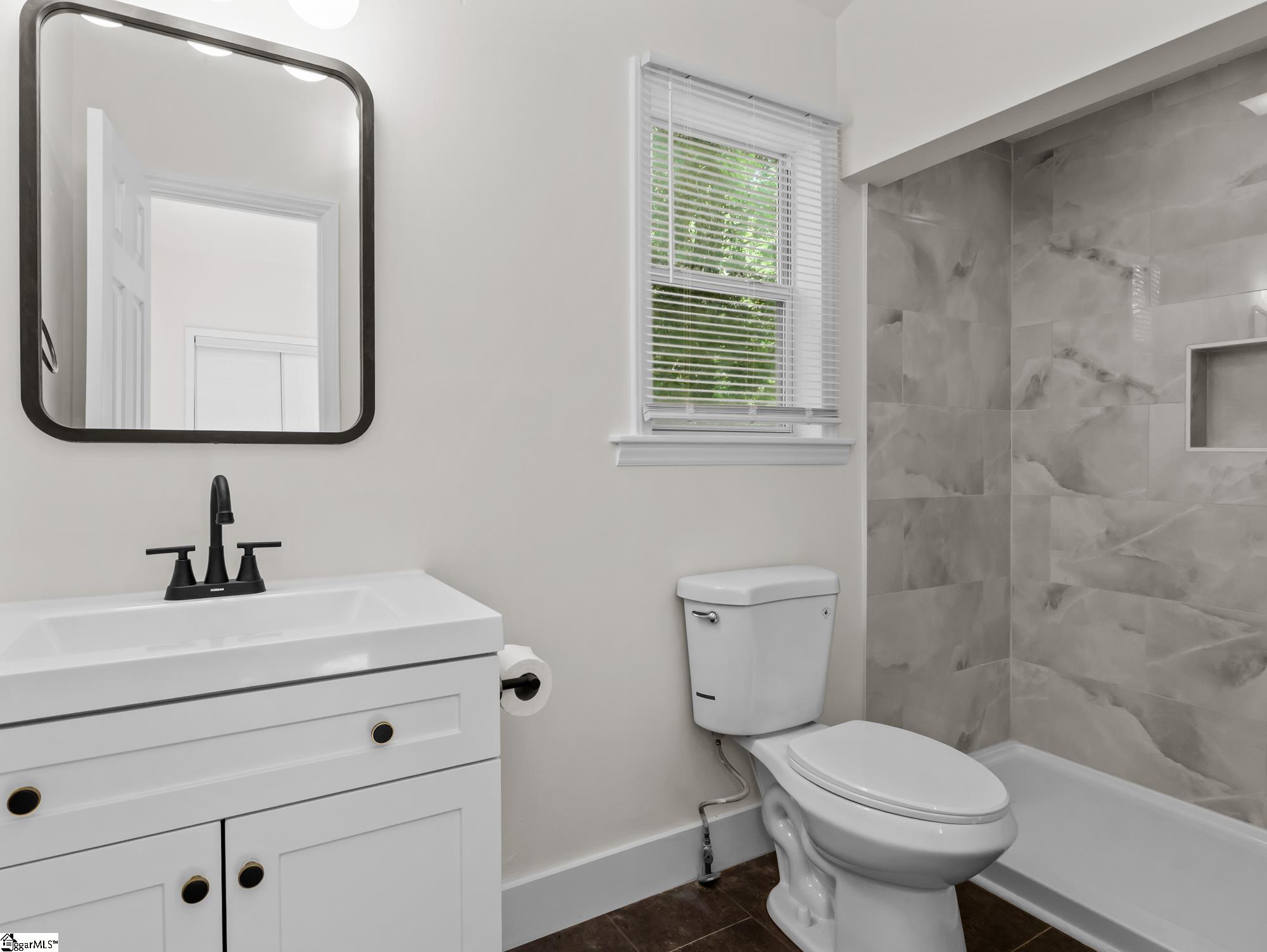 21298 E Highway Laurens, SC 29360