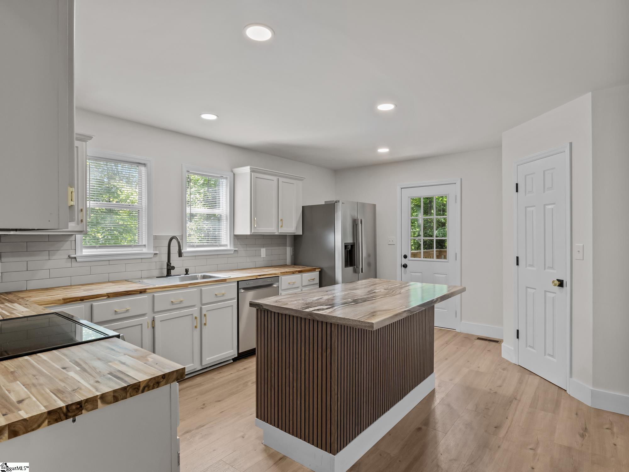 21298 E Highway Laurens, SC 29360