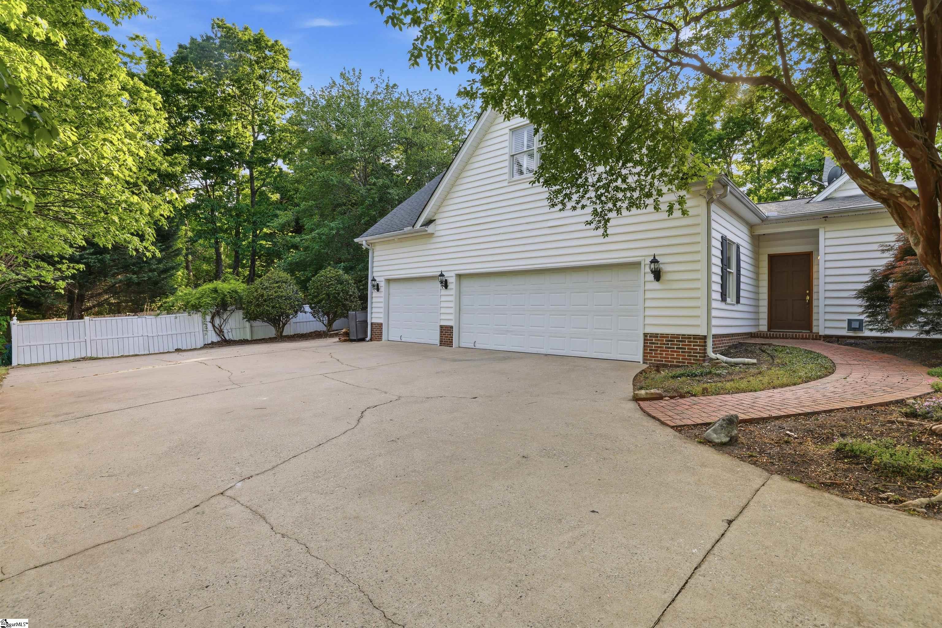 5 Paris Glen Way Greenville, SC 29609