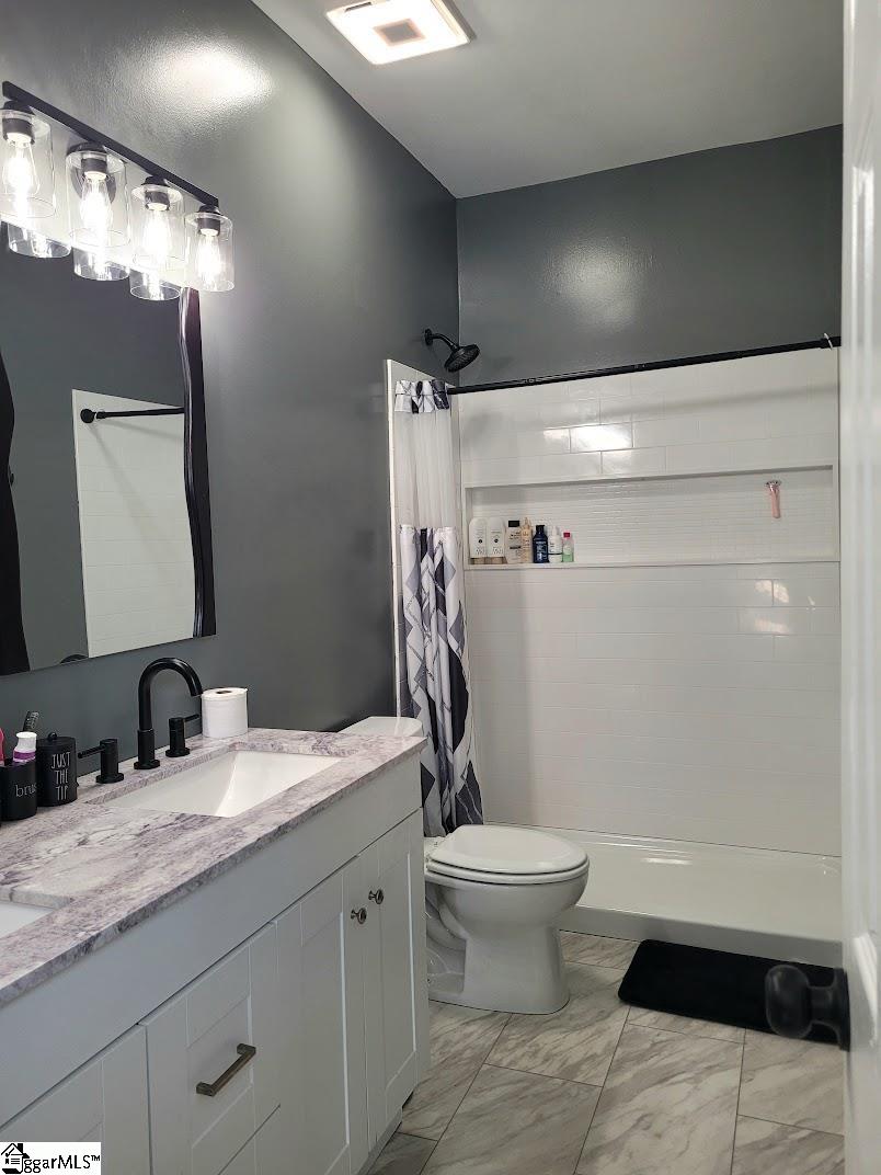 5202 Fairview Road Gray Court, SC 29645