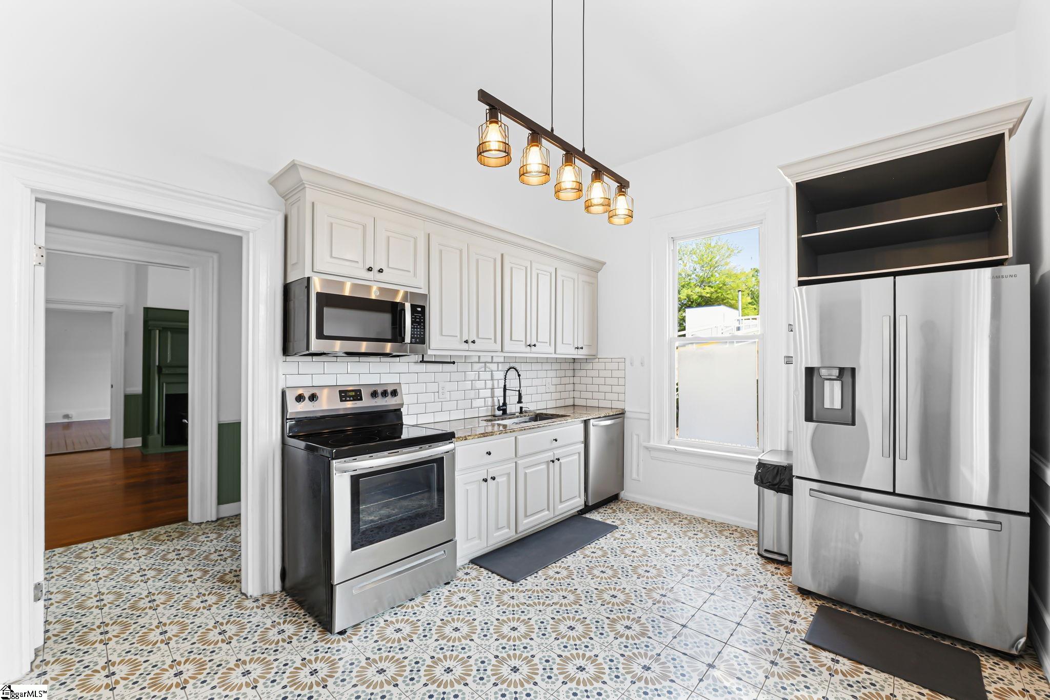 117 Asbury Avenue Greenville, SC 29601