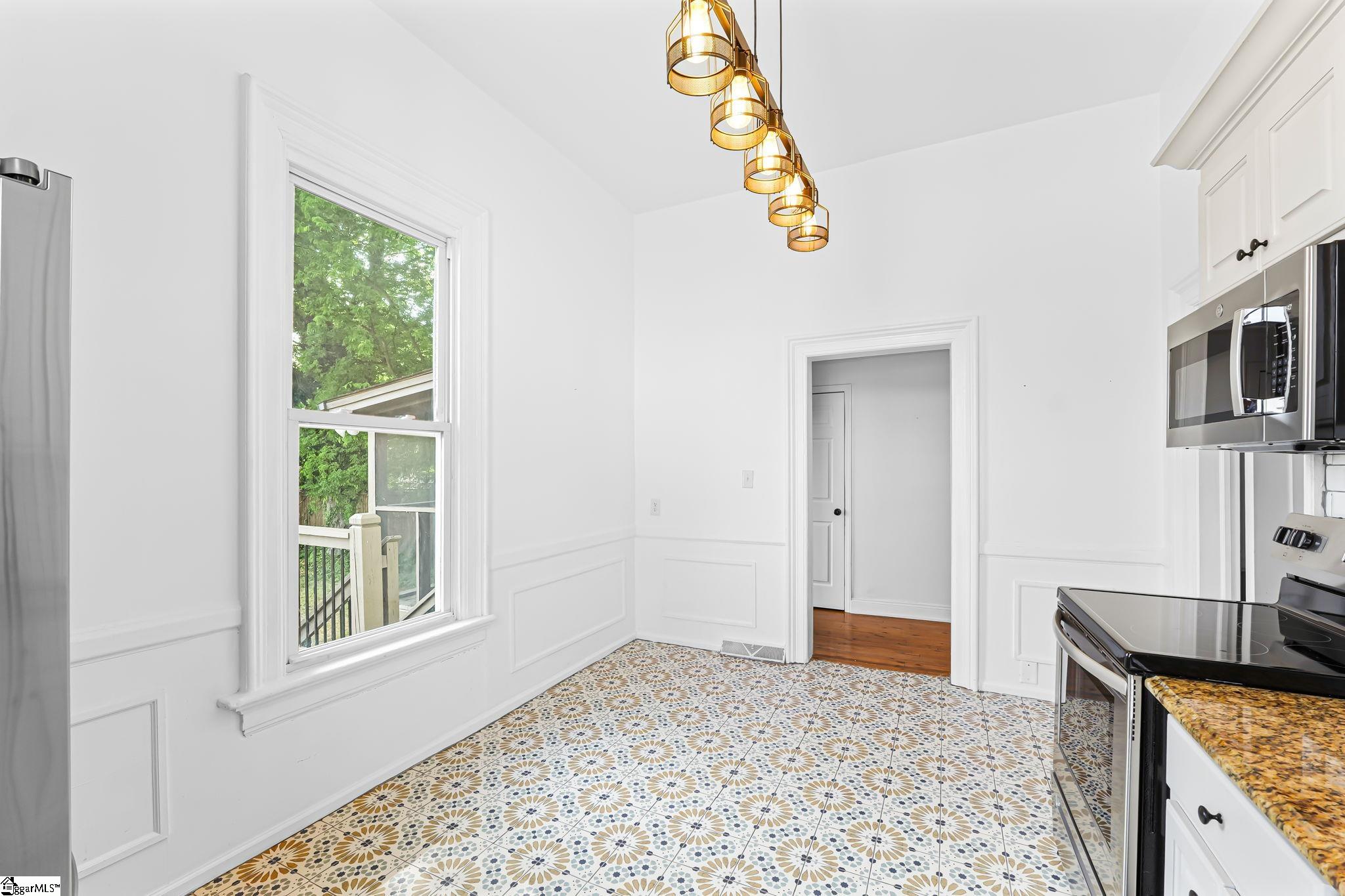 117 Asbury Avenue Greenville, SC 29601