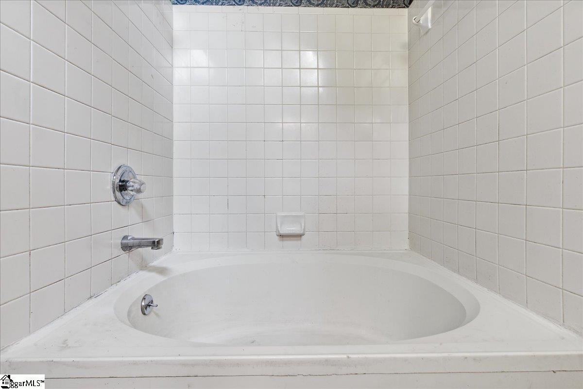 23 Chinaberry Lane Simpsonville, SC 29680