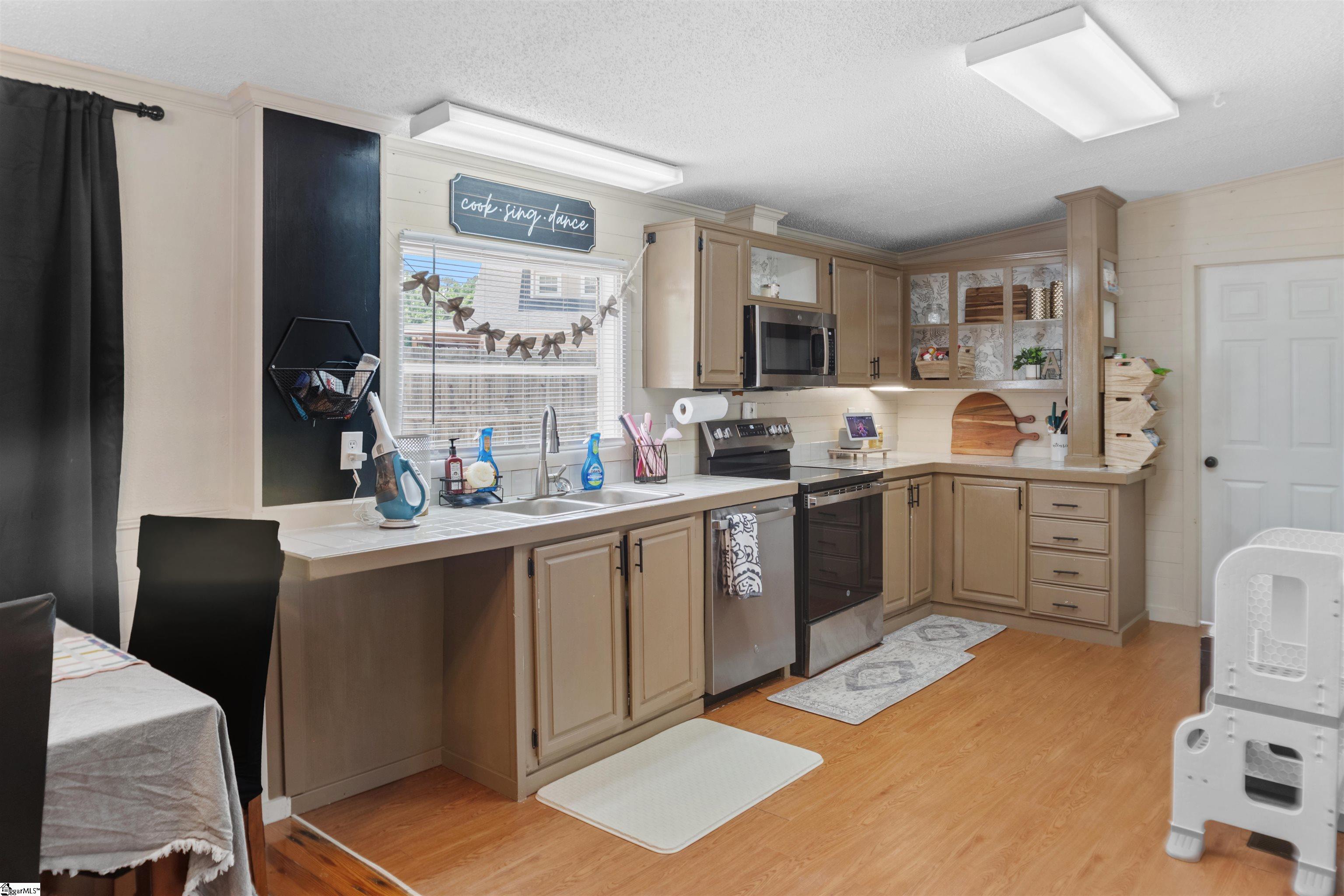 1504 E Saluda Lake Road Greenville, SC 29611
