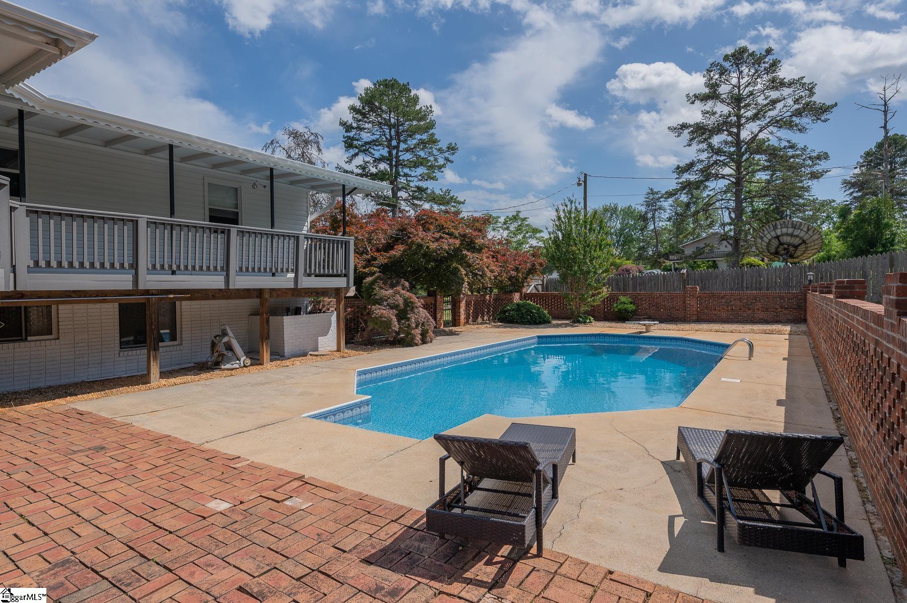 2 Buckhorn Drive Greenville, SC 29609