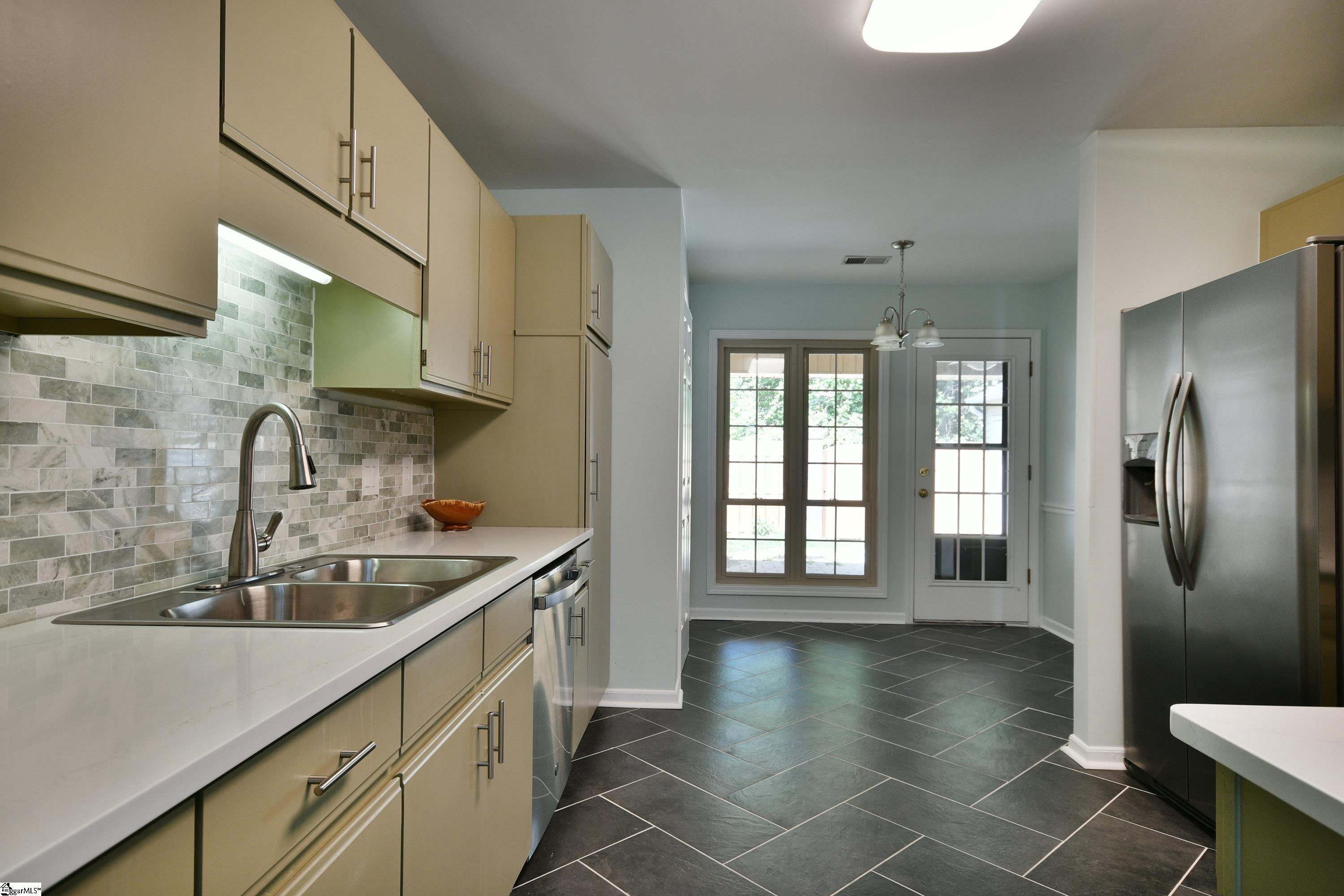73 Forest Lake Drive Greenville, SC 29681