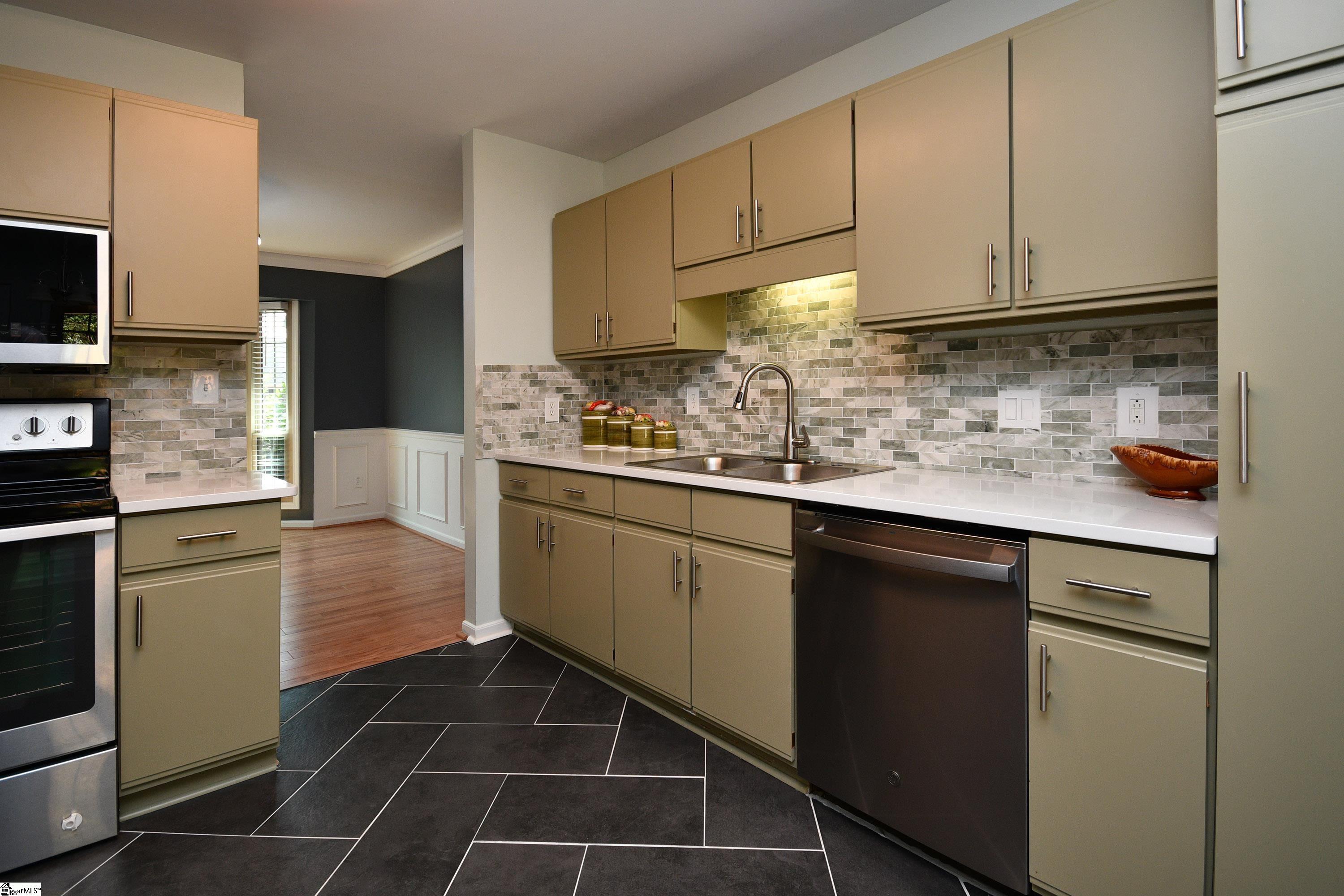 73 Forest Lake Drive Greenville, SC 29681