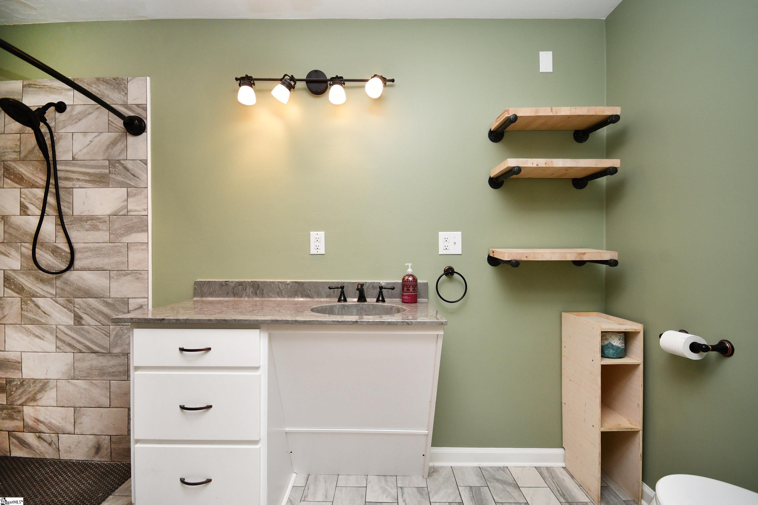 73 Forest Lake Drive Greenville, SC 29681