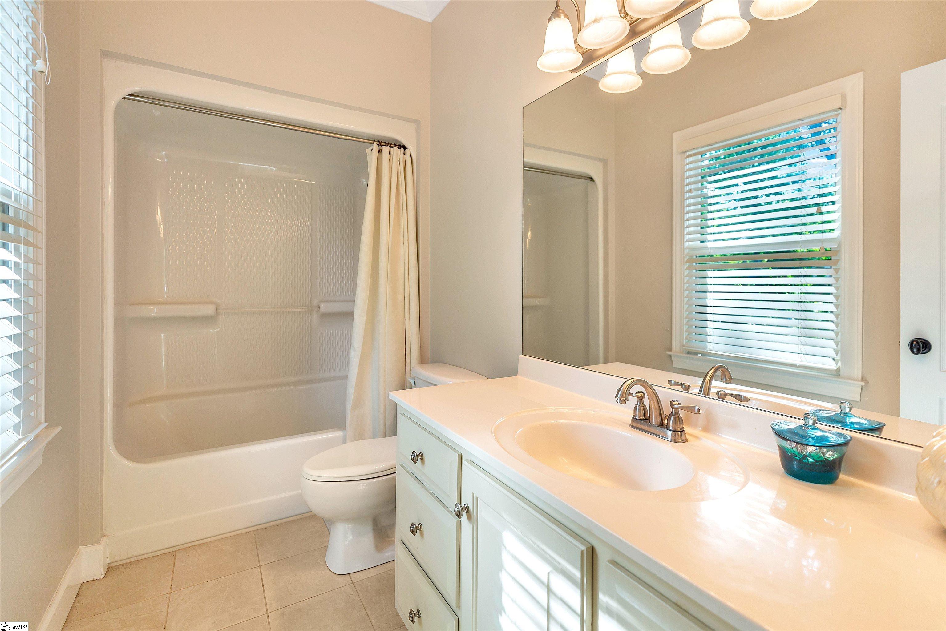 1002 Thornehill Drive Anderson, SC 29621