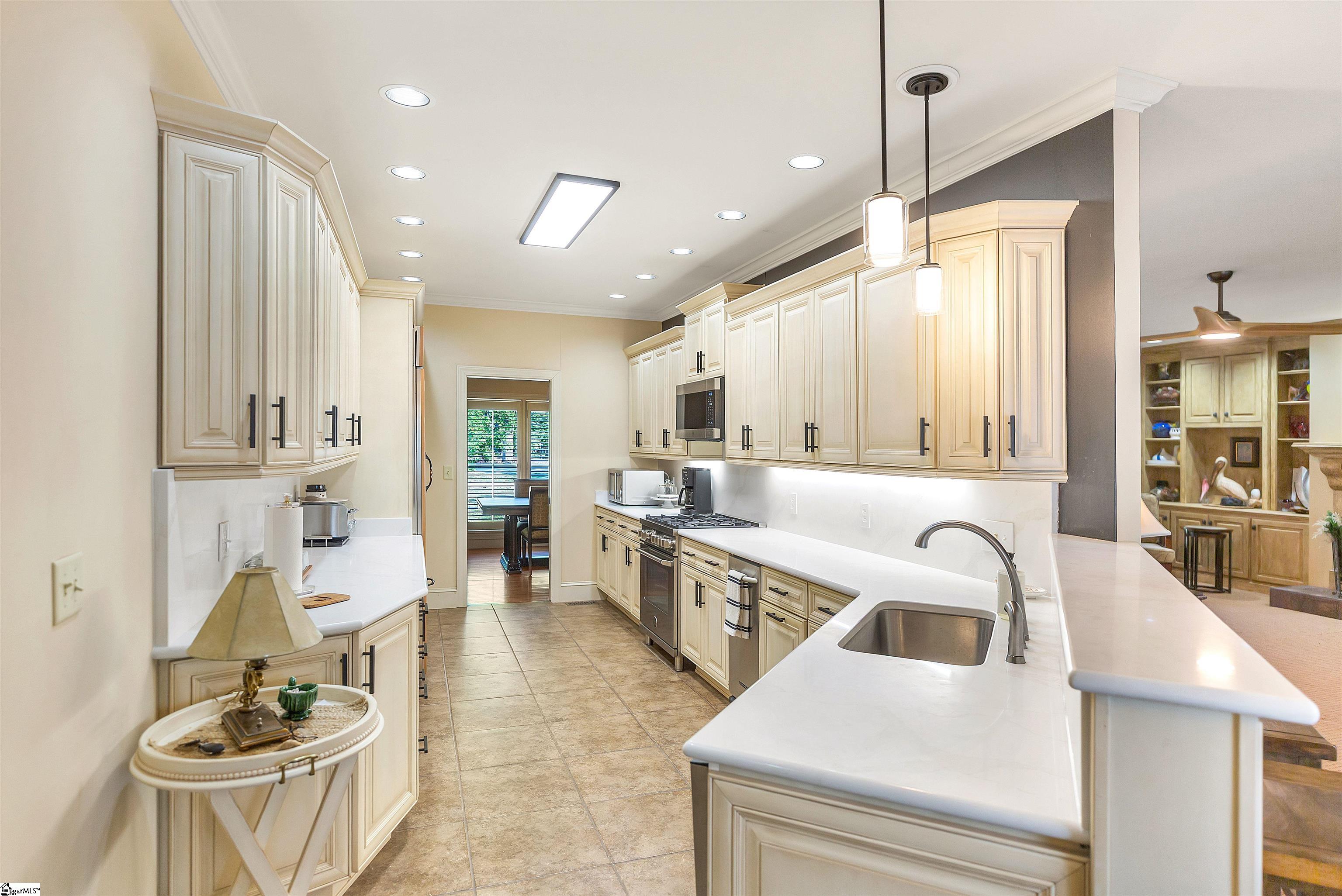 1002 Thornehill Drive Anderson, SC 29621