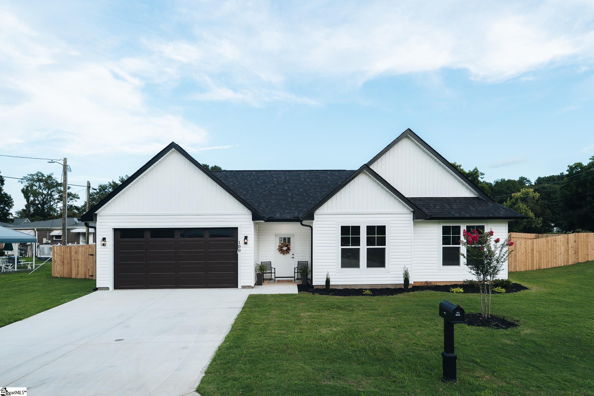 Photo 1 of Single family home for sale at 100 Cottage St, Lyman, SC 29365 | MLS# 1590745 | Listing updated on 2026-09-03