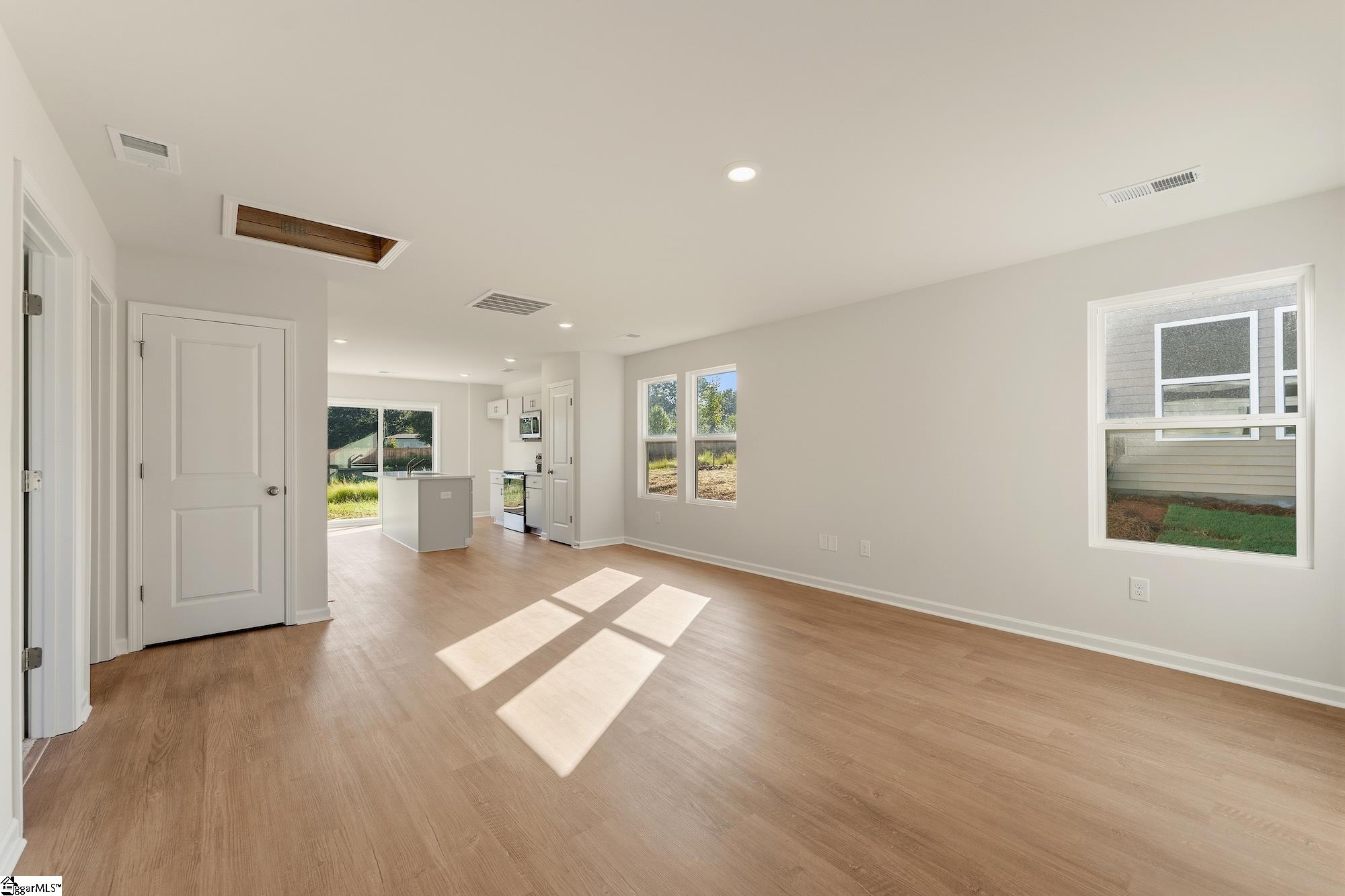 Photo 2 of Single family home for sale at 154 Cloverfield Ln, Spartanburg, SC 29307 | MLS# 1591007 | Listing updated on 2026-10-19