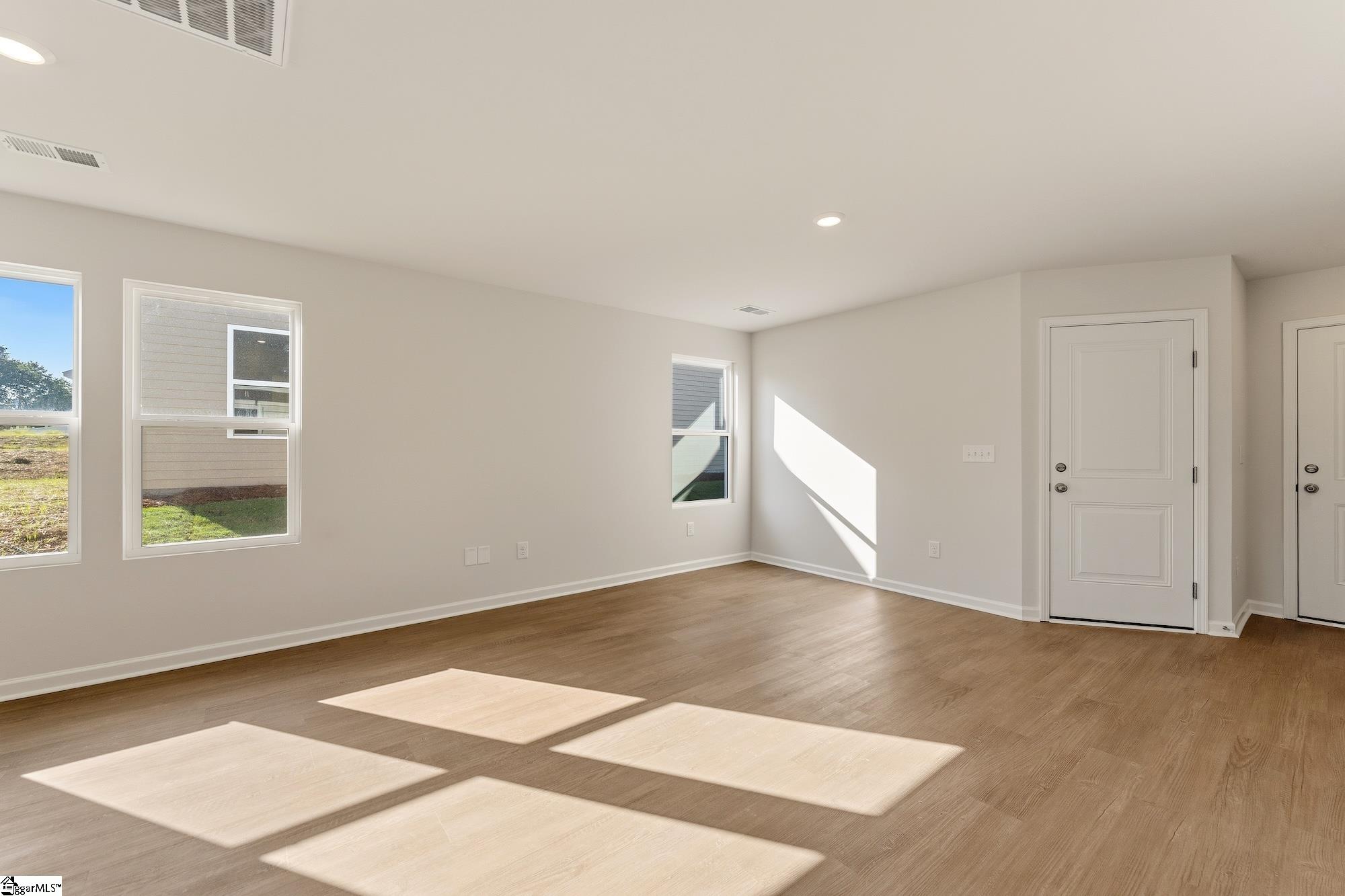 Photo 3 of Single family home for sale at 154 Cloverfield Ln, Spartanburg, SC 29307 | MLS# 1591007 | Listing updated on 2026-10-19