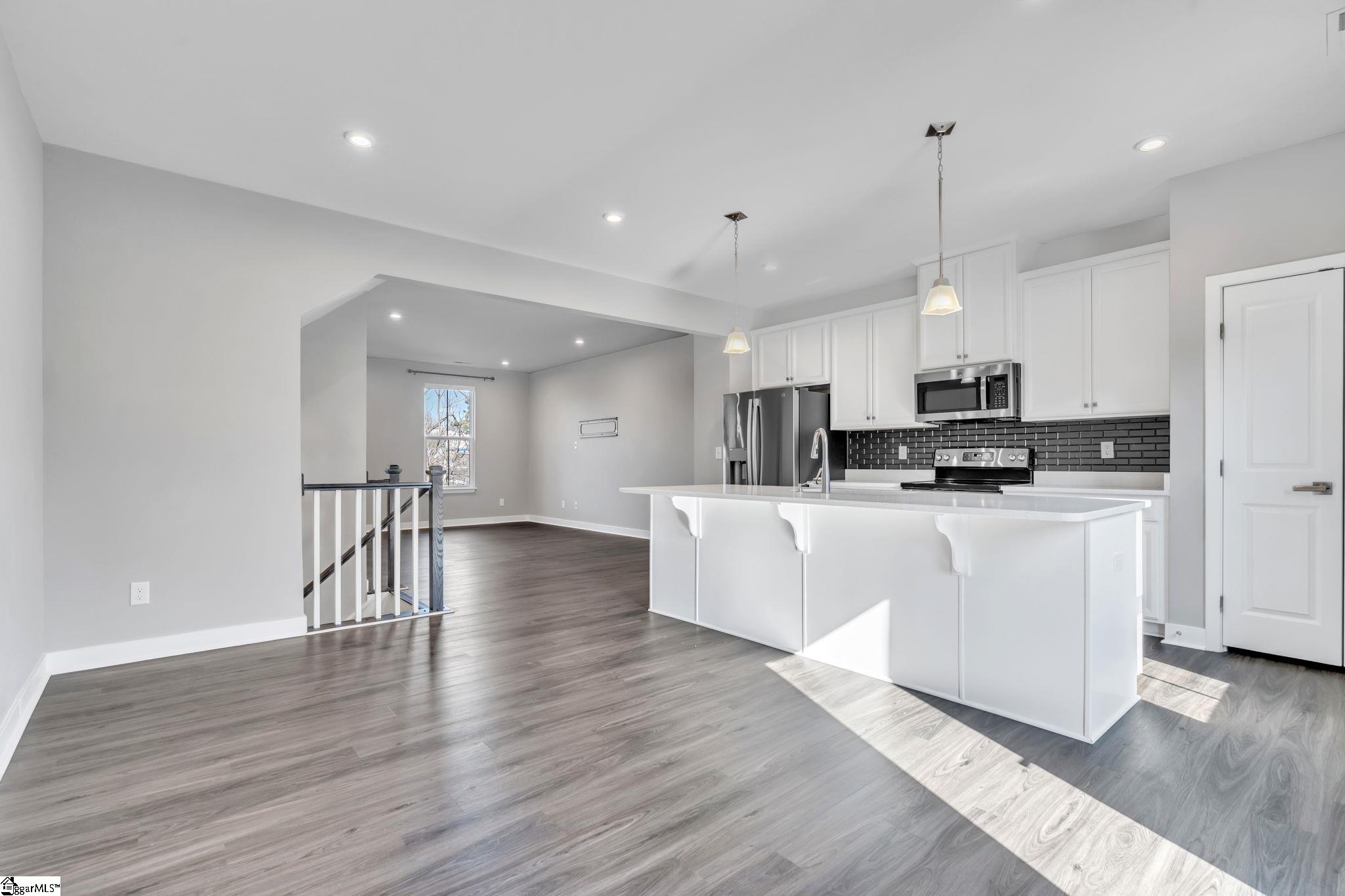 25 Rollins Avenue Greenville, SC 29607