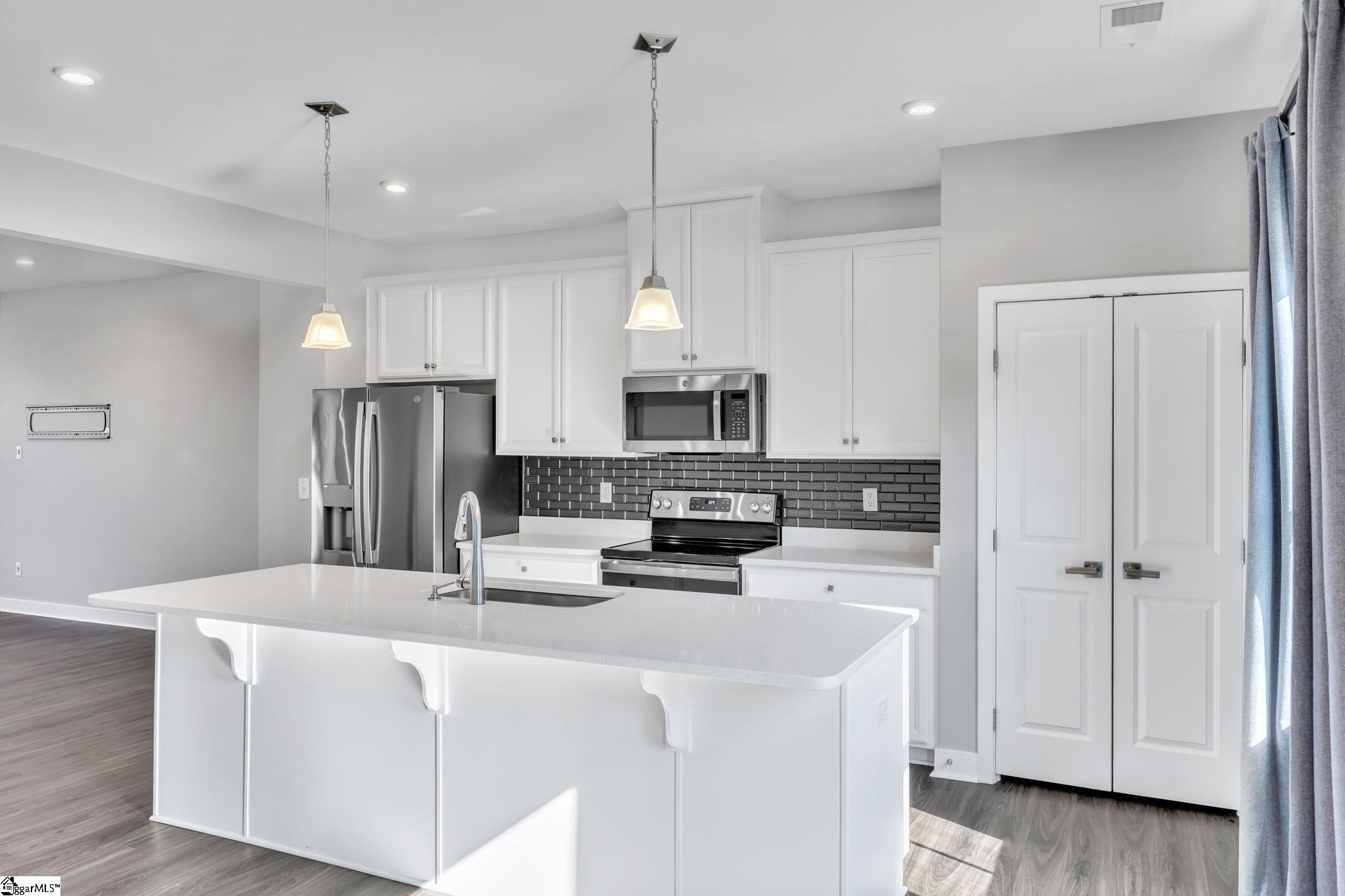 25 Rollins Avenue Greenville, SC 29607
