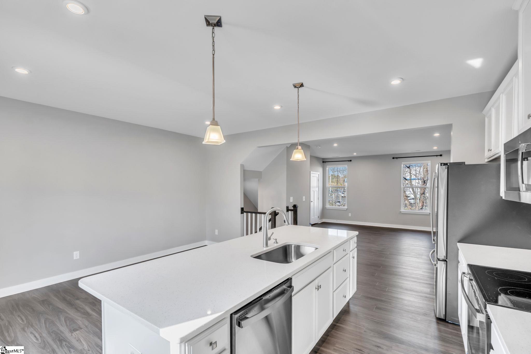 25 Rollins Avenue Greenville, SC 29607