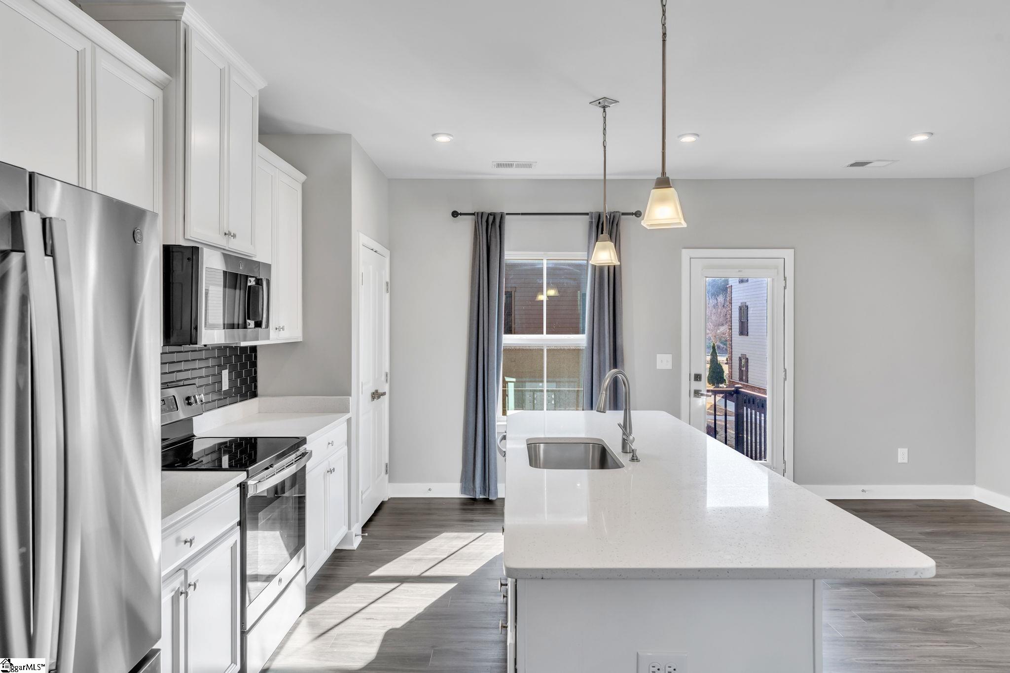 25 Rollins Avenue Greenville, SC 29607