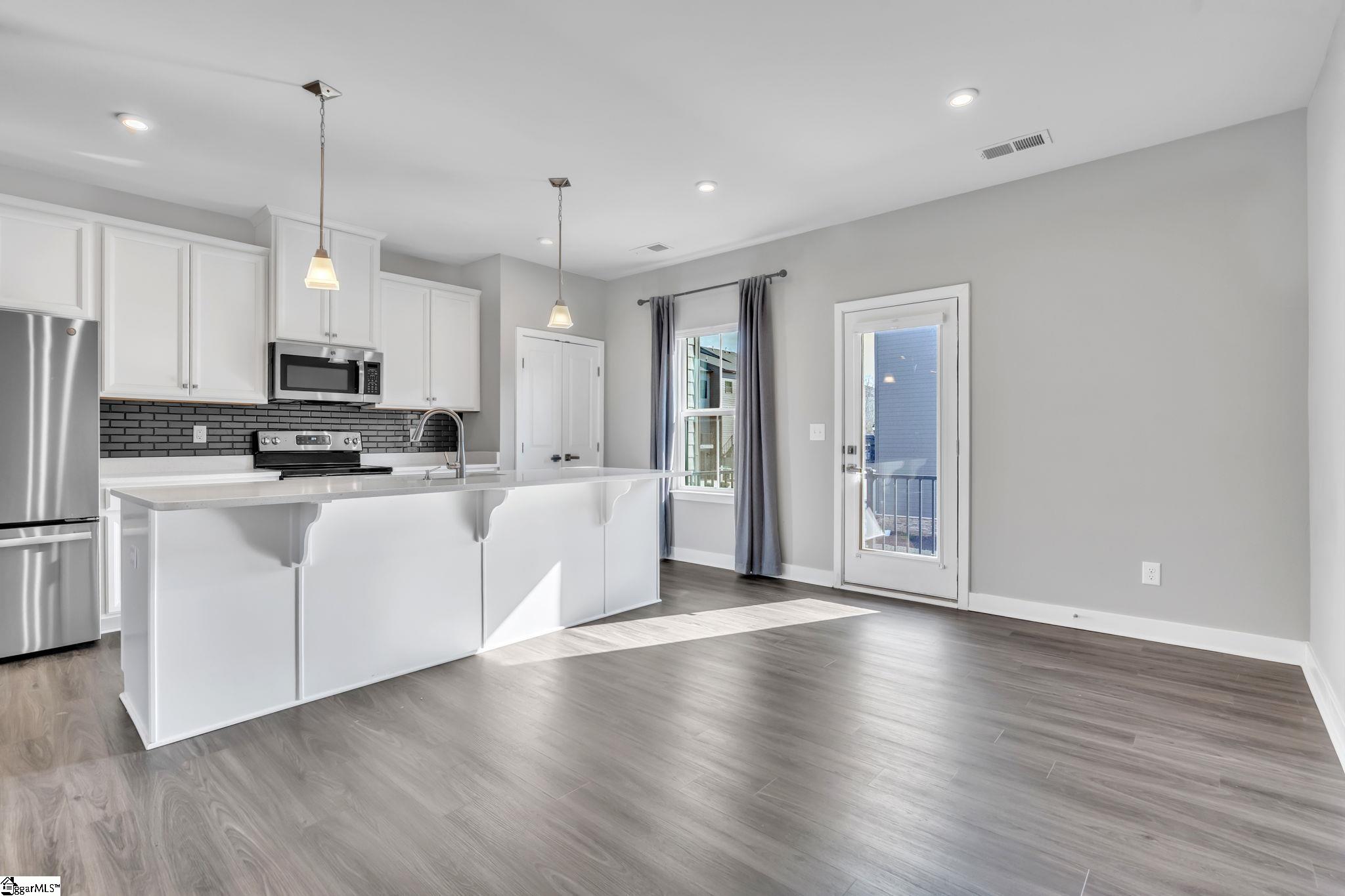 25 Rollins Avenue Greenville, SC 29607