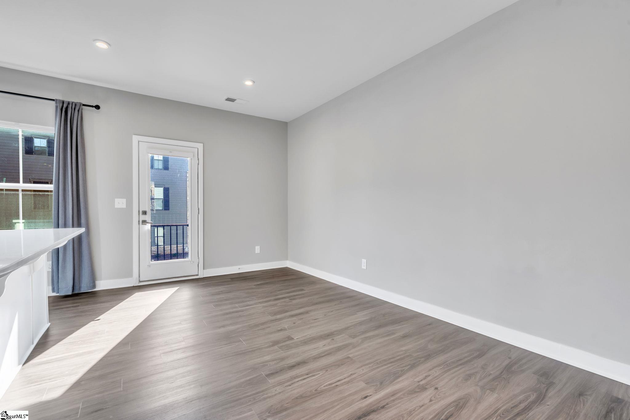 25 Rollins Avenue Greenville, SC 29607