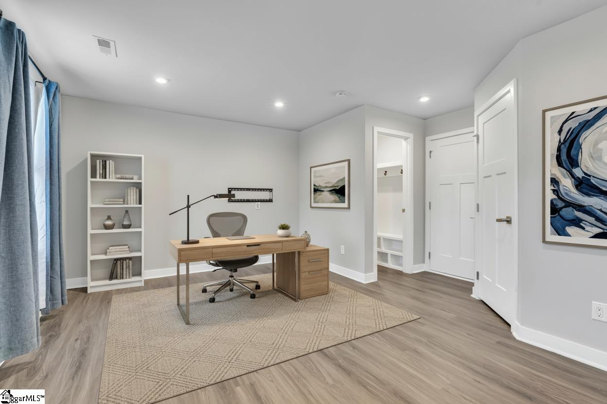 25 Rollins Avenue Greenville, SC 29607
