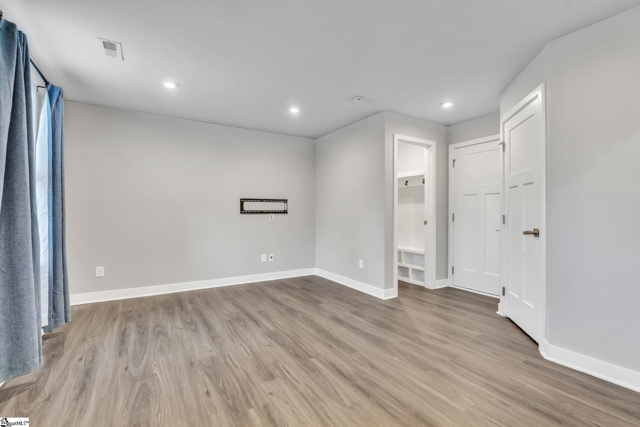 25 Rollins Avenue Greenville, SC 29607