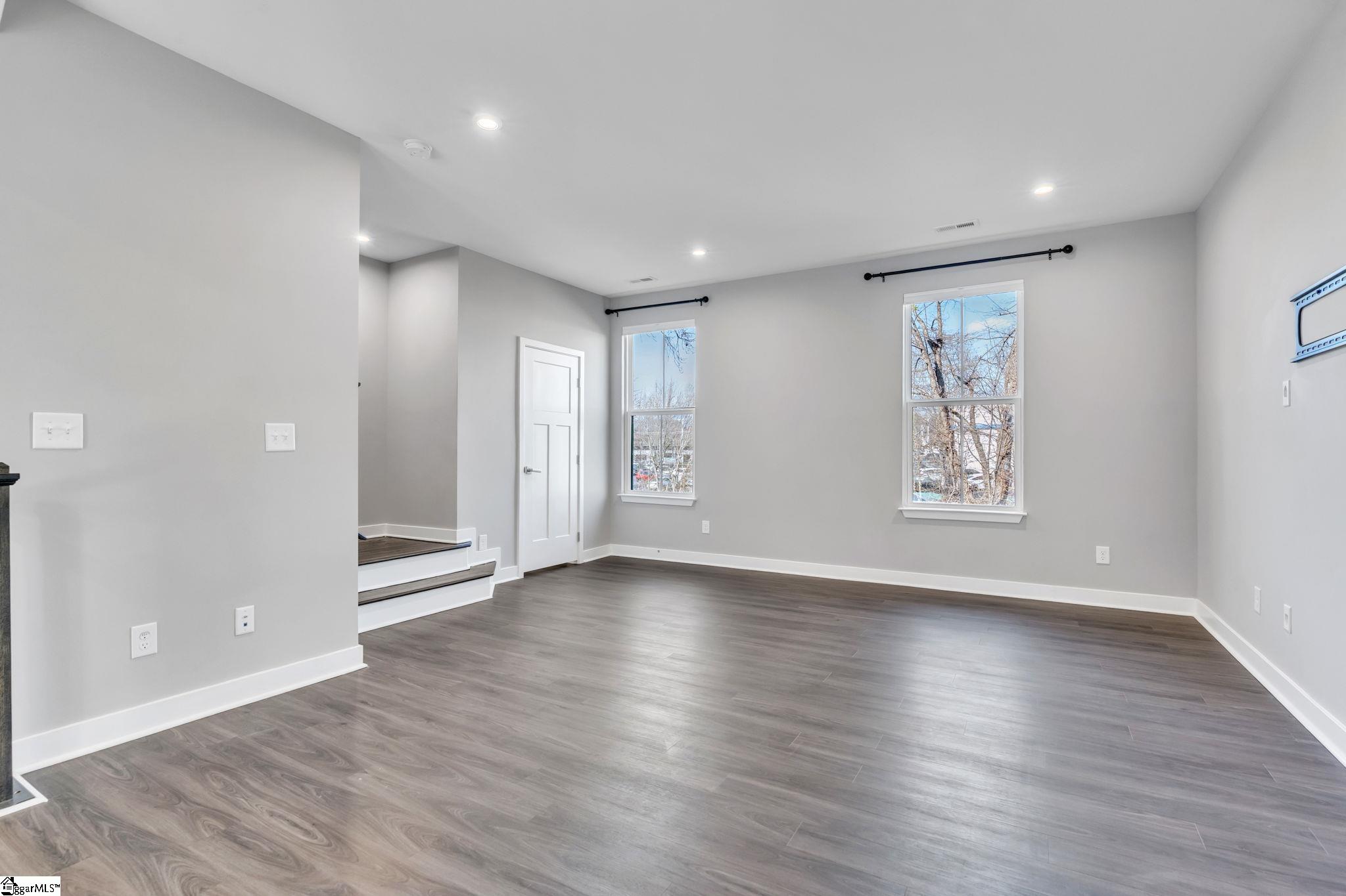 25 Rollins Avenue Greenville, SC 29607