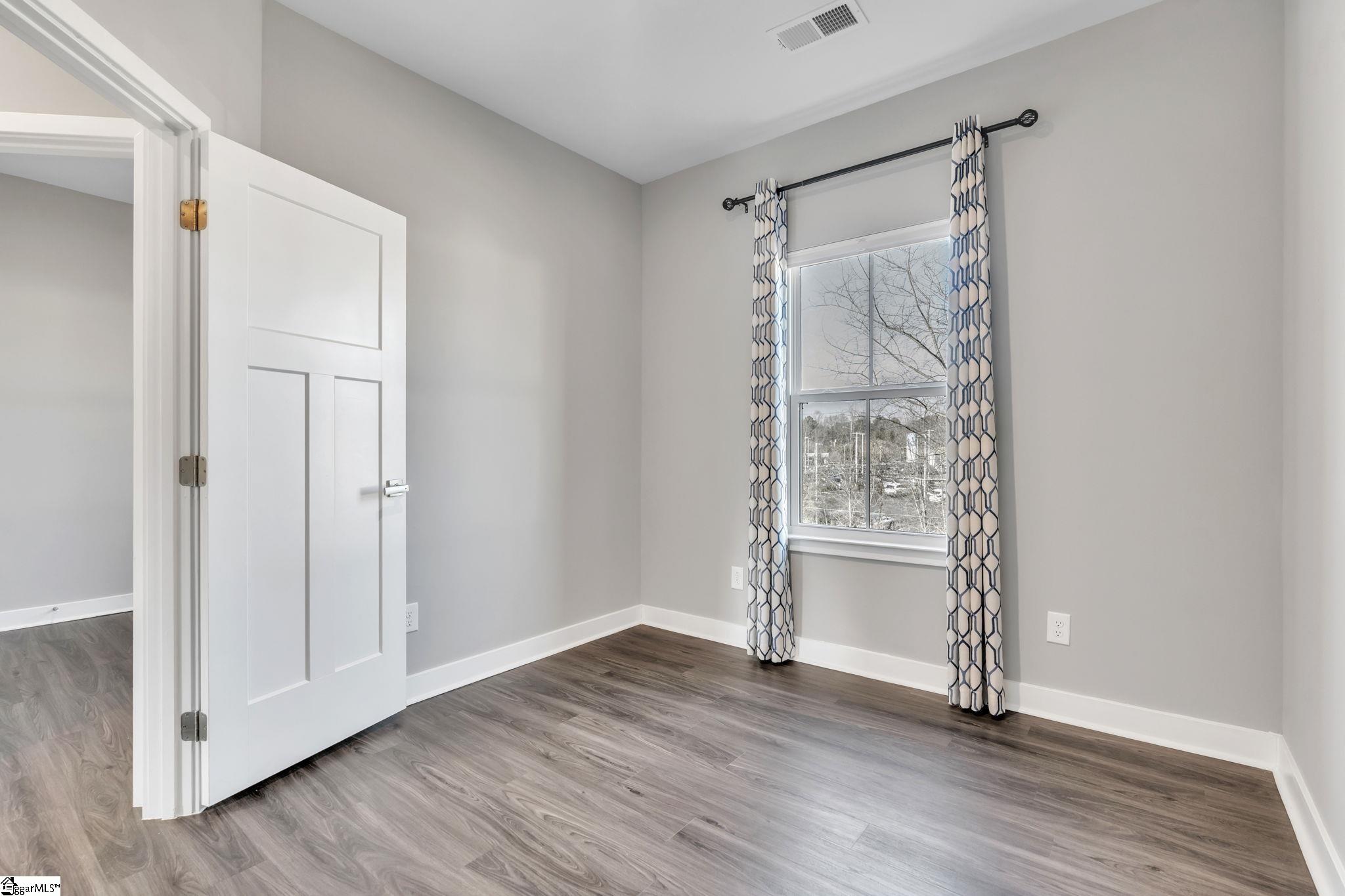 25 Rollins Avenue Greenville, SC 29607
