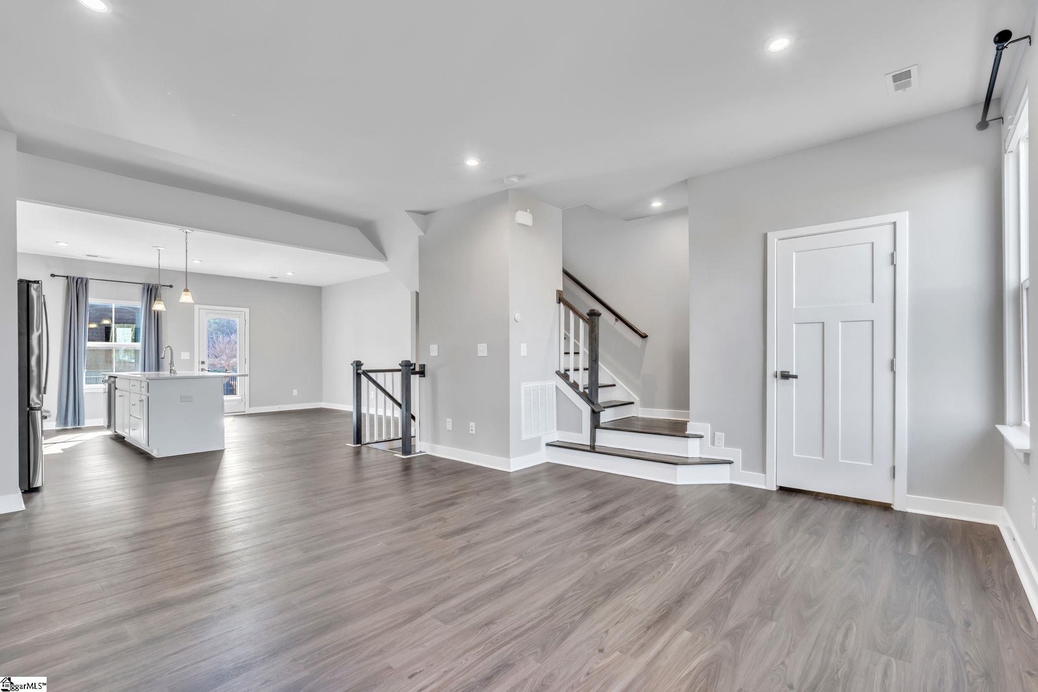 25 Rollins Avenue Greenville, SC 29607