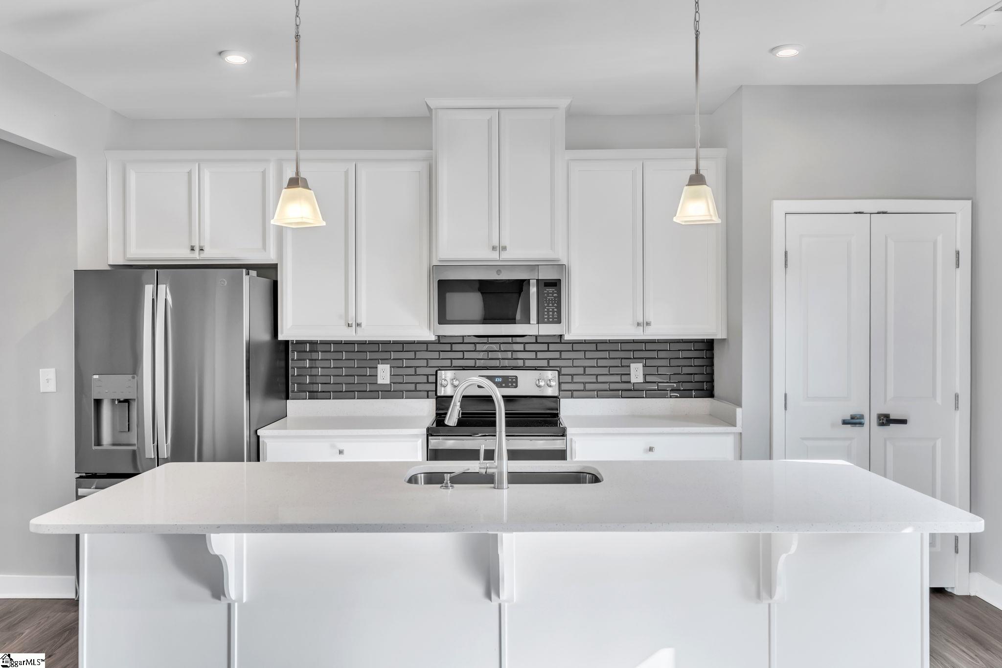 25 Rollins Avenue Greenville, SC 29607