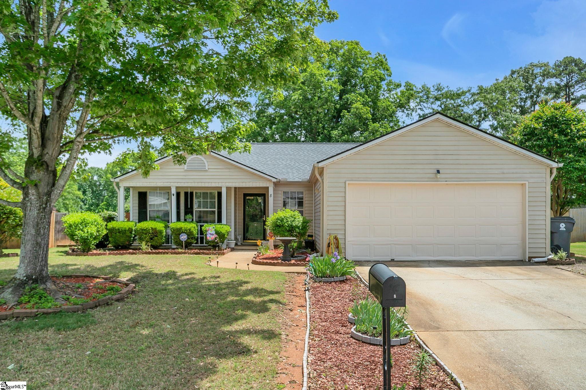 Photo 1 of Single family home for sale at 8 Pasture Pl, Simpsonville, SC 29681 | MLS# 1591183 | Listing updated on 2026-10-07