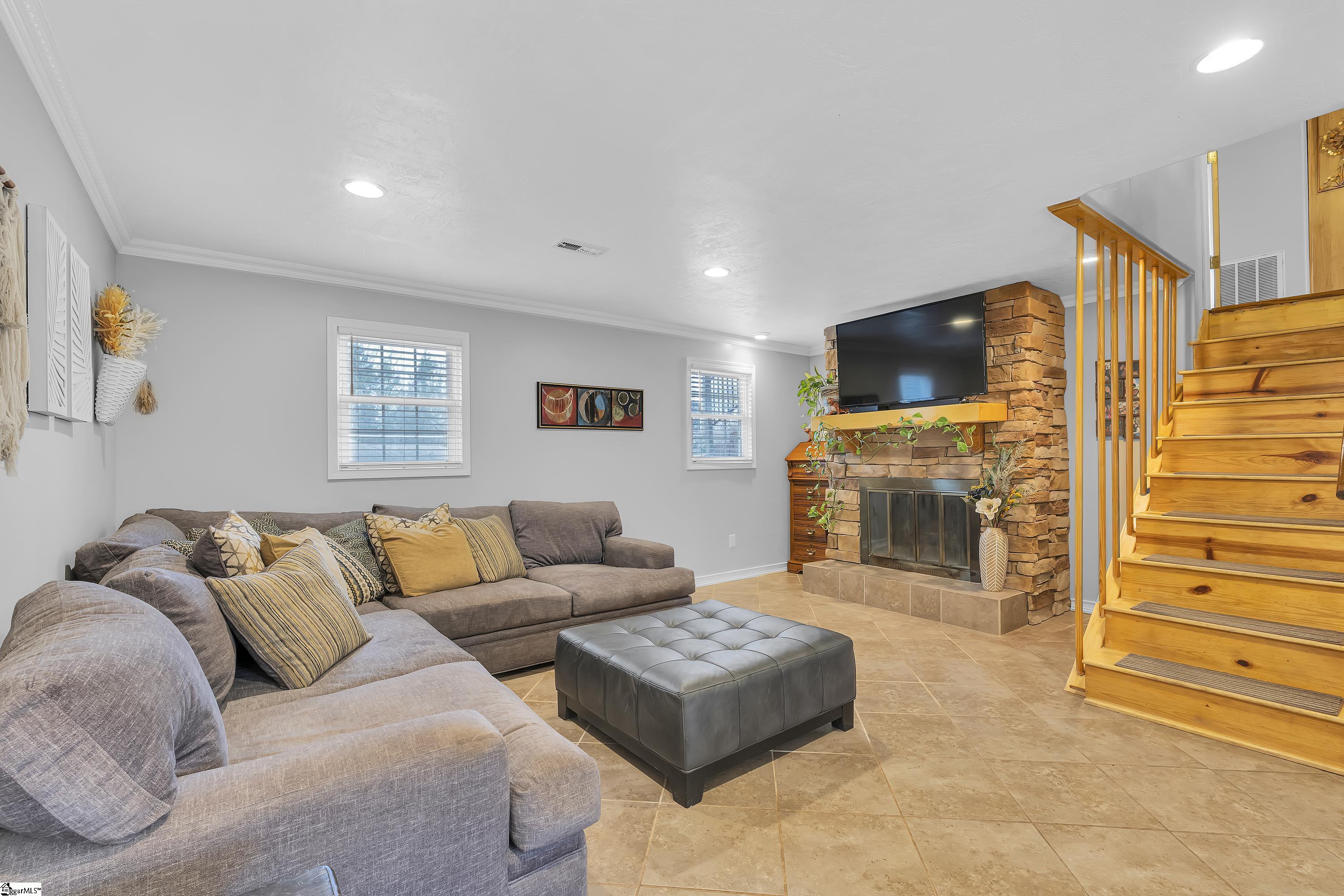 6 Devonshire Lane Greenville, SC 29617