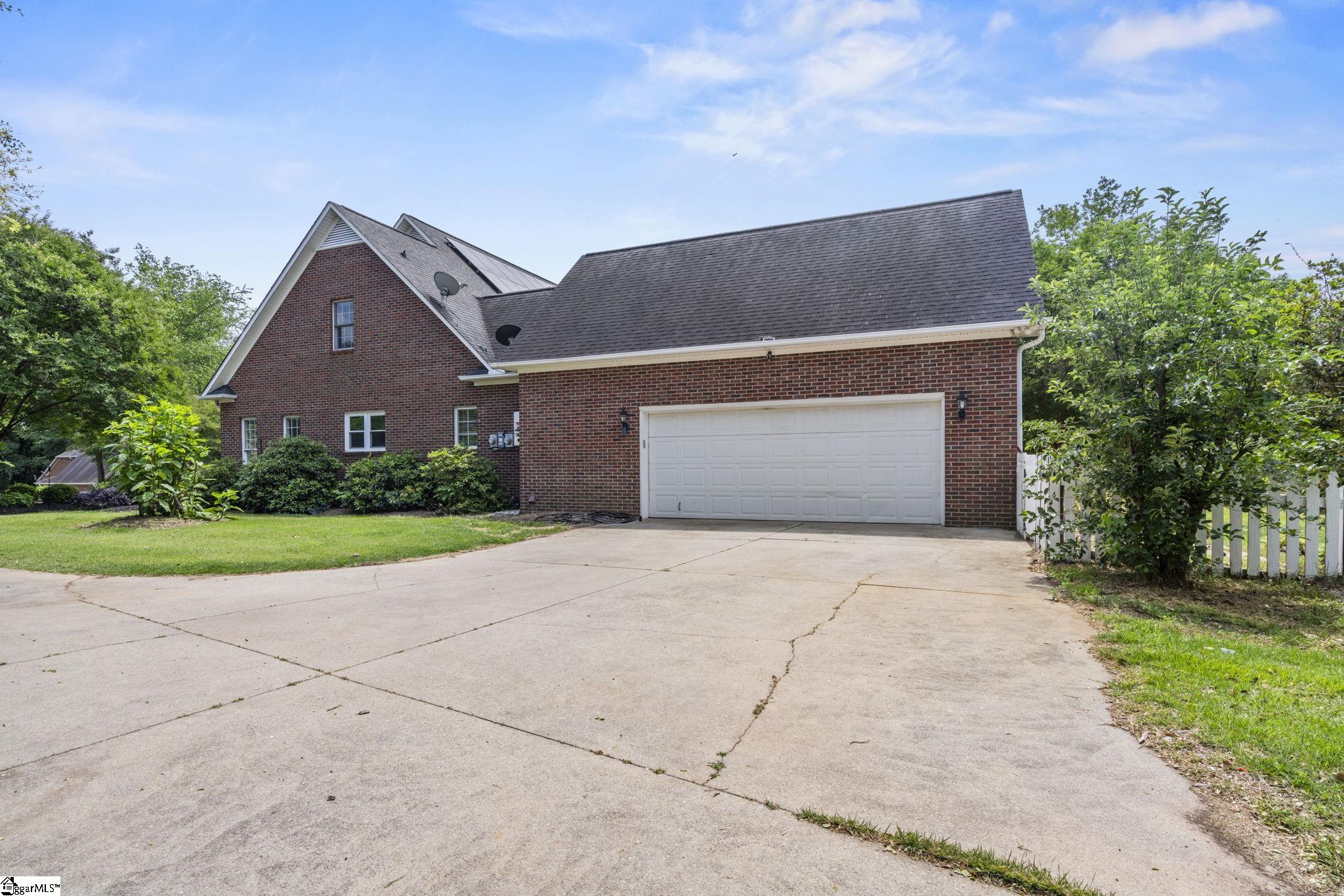 313 N Oakley Lane Spartanburg, SC 29301