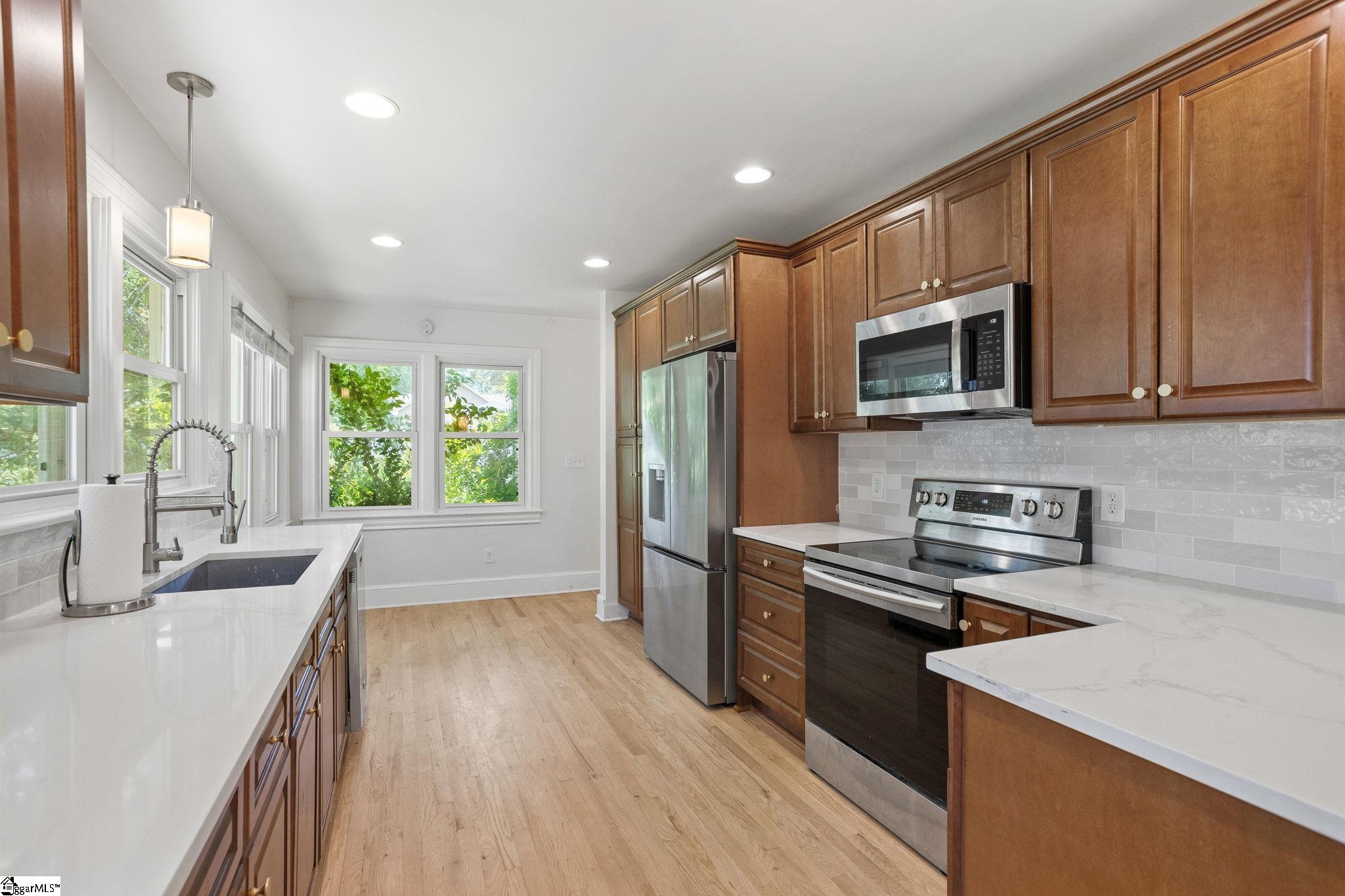 28 Buena Vista Avenue Greenville, SC 29607